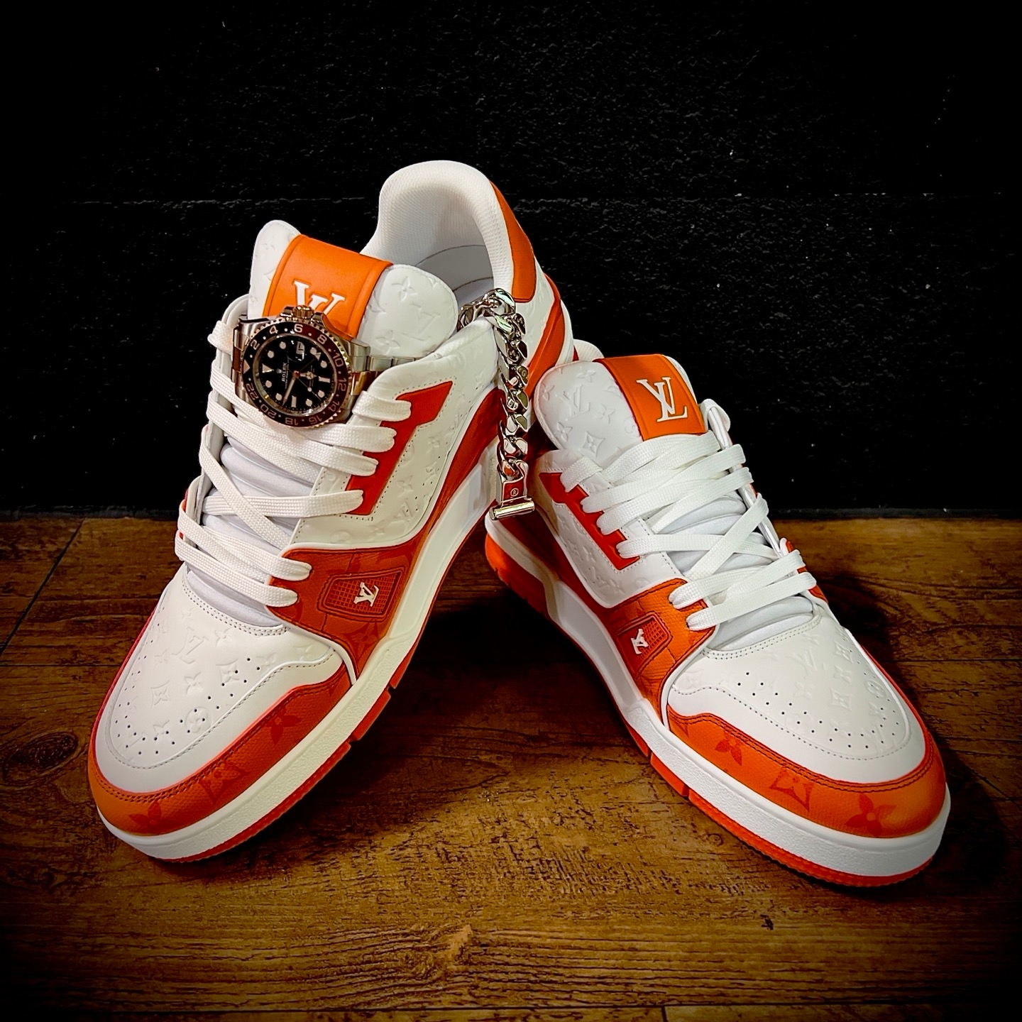 Louis Vuitton LV Trainer Sneakers Red, Rolex GMT-Master II 40mm 126711CHNR Black Oyster 착용 스타일 - 1