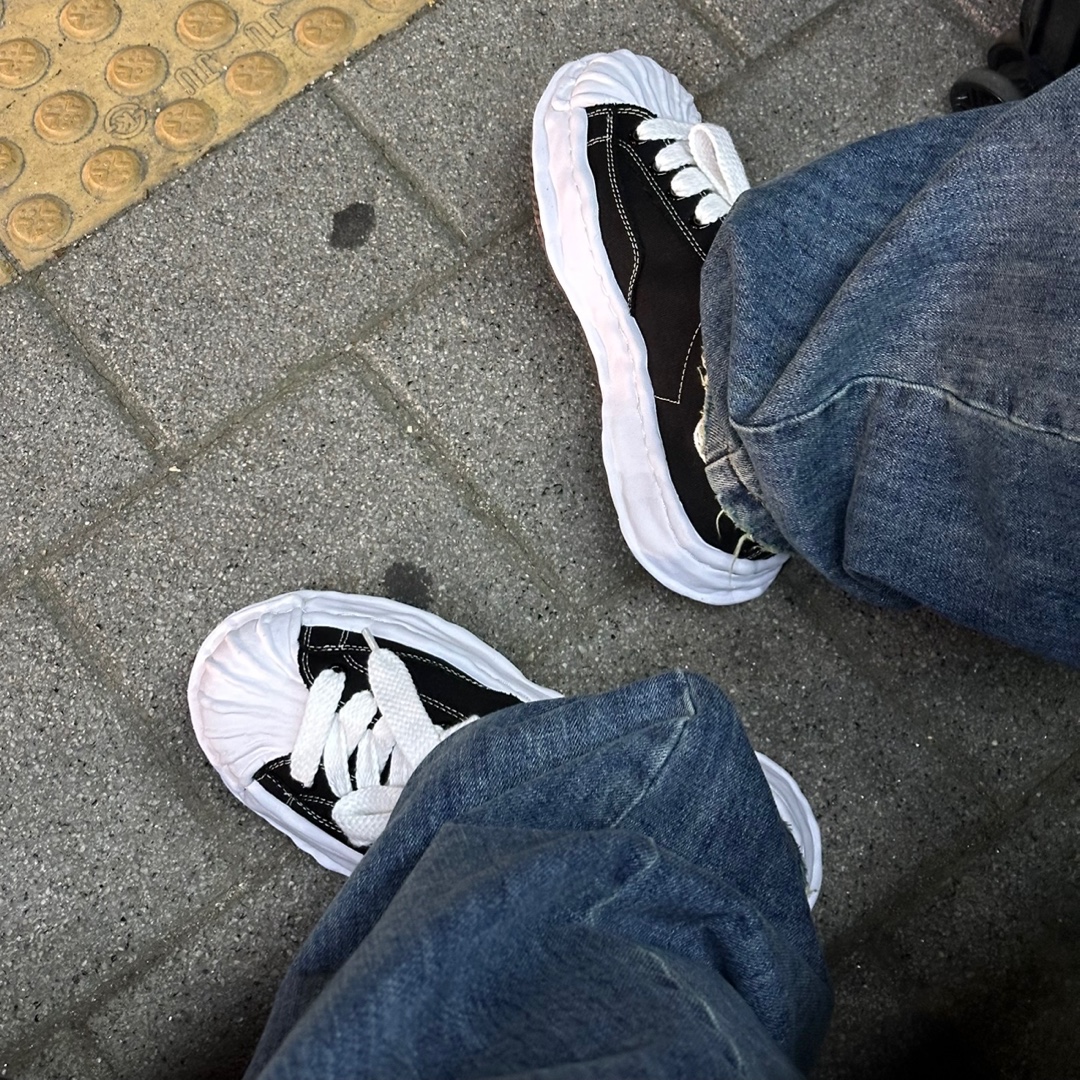 Maison Mihara Yasuhiro Blakey OG Sole Canvas Low-top Sneakers Black White 착용 스타일