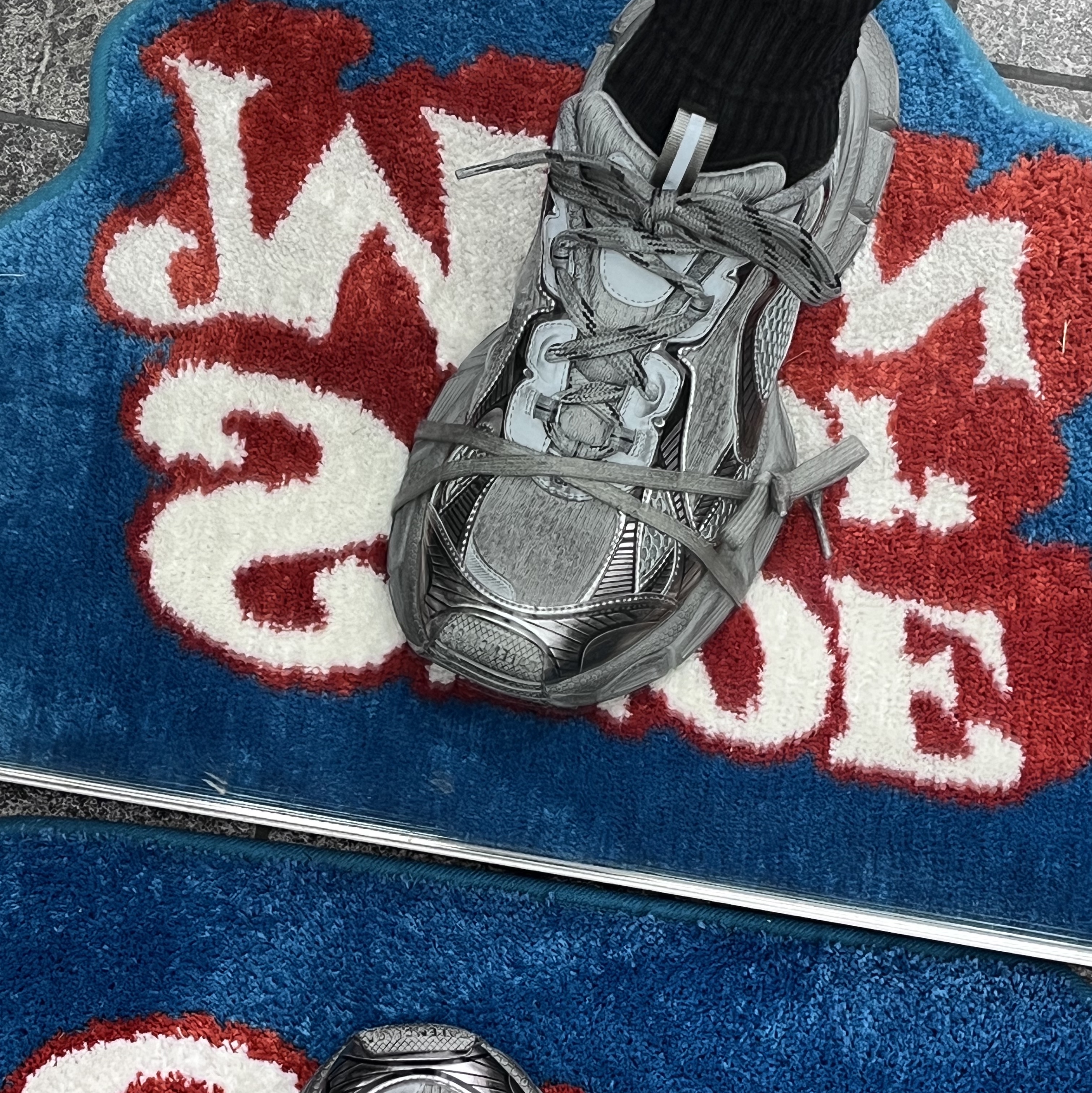 Balenciaga 3XL Sneakers Grey Black 착용 스타일
