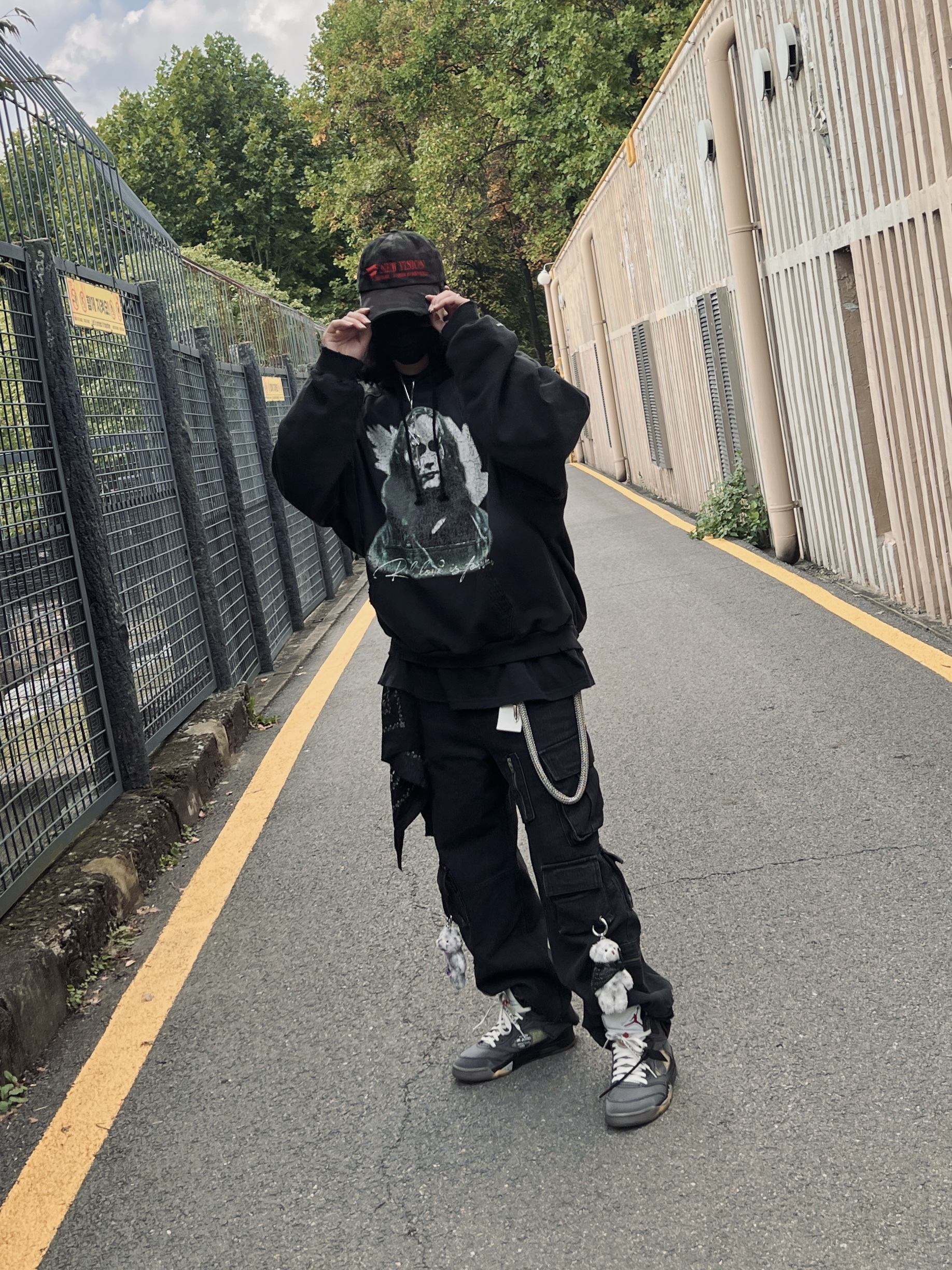 ETCE New Vision Camo Cap Night Jungle, Project G/R Crow Worldtour Hoodie Washed Black 착용 스타일 - 1