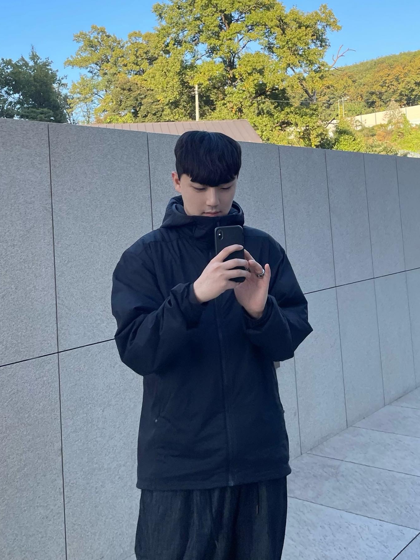 Arc'teryx Atom LT Hoody Black, Jordan 1 x Travis Scott Retro Low OG SP Sail and Ridgerock 착용 스타일 - 2