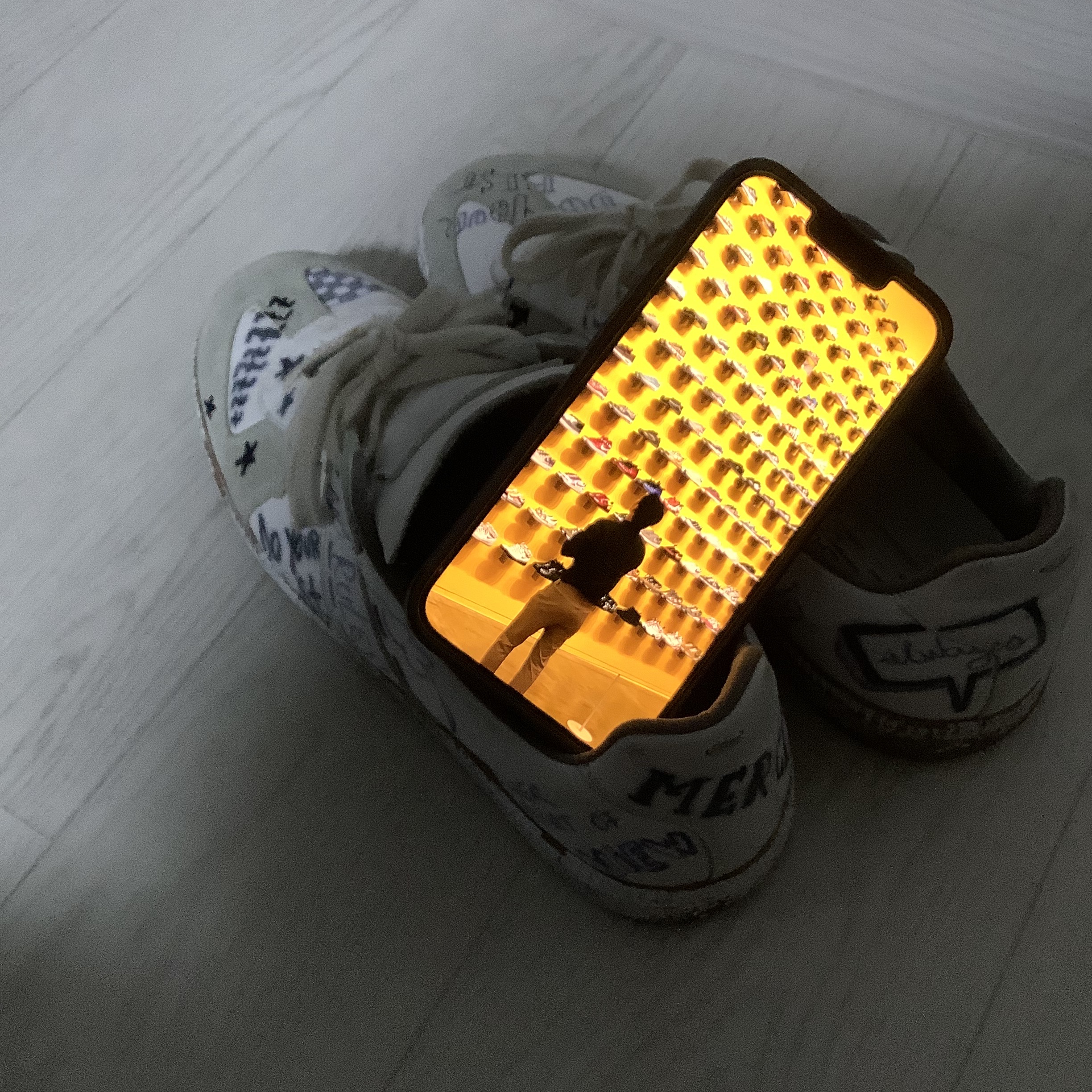 Maison Margiela Replica Graffiti Sneakers White 착용 스타일