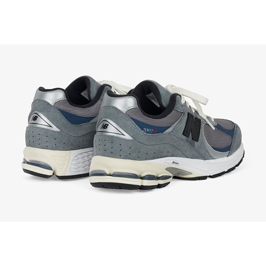 New Balance x JJJJound 2002R Storm Blue 착용 스타일 - 6