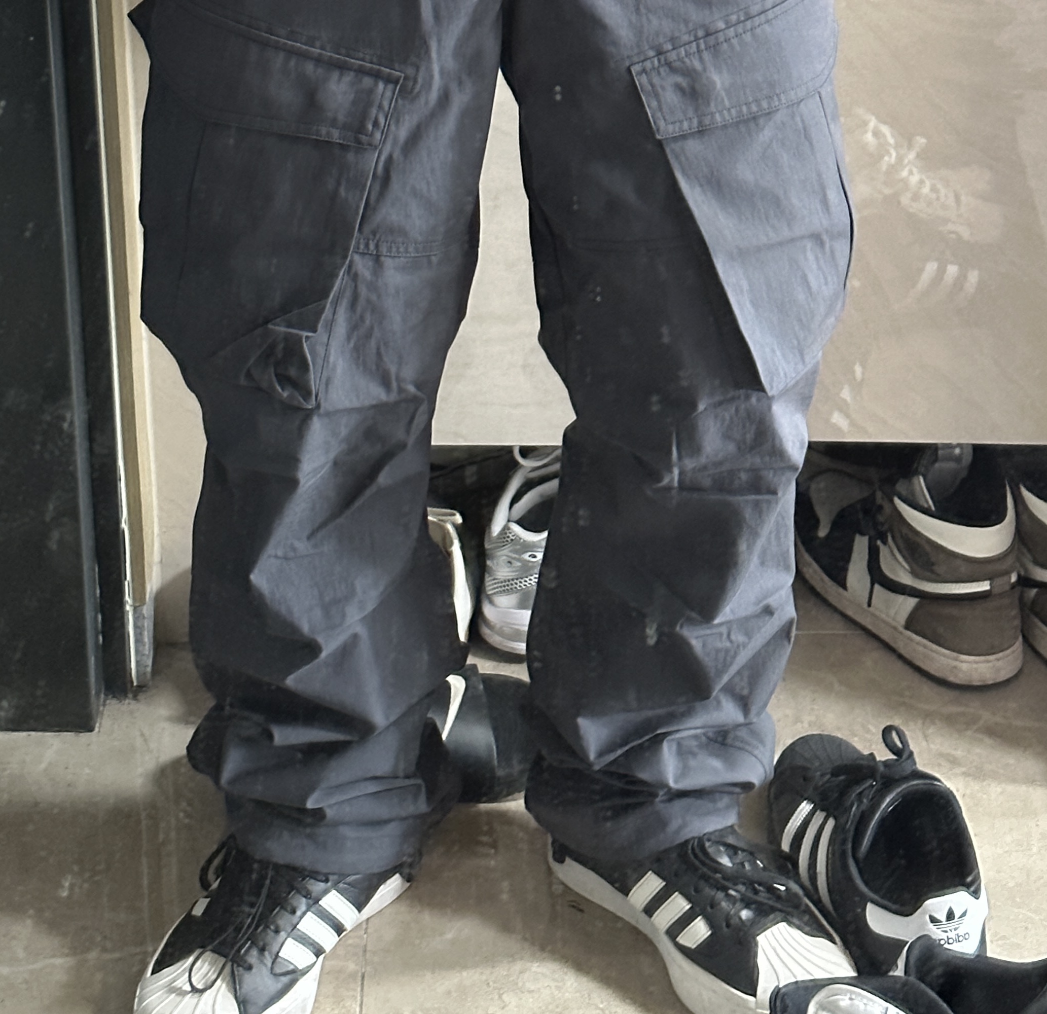 Y-3 Yohji Star Black White, Jordan 1 Retro High OG Black Mocha 착용 스타일