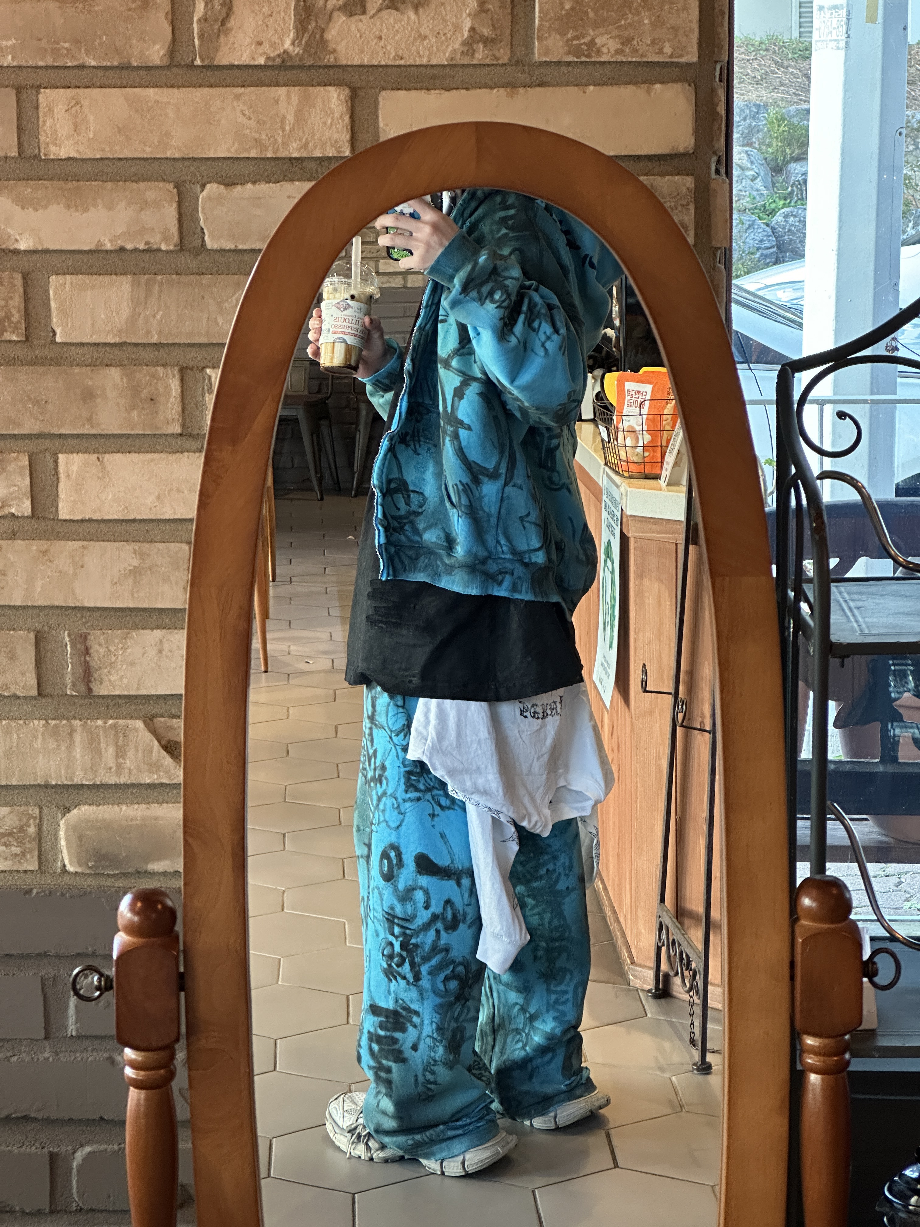 Balenciaga Skater Zip-Up Hoodie Medium Fit Blue Sky, Balenciaga Skater Baggy Sweatpants Blue Sky 착용 스타일 - 2