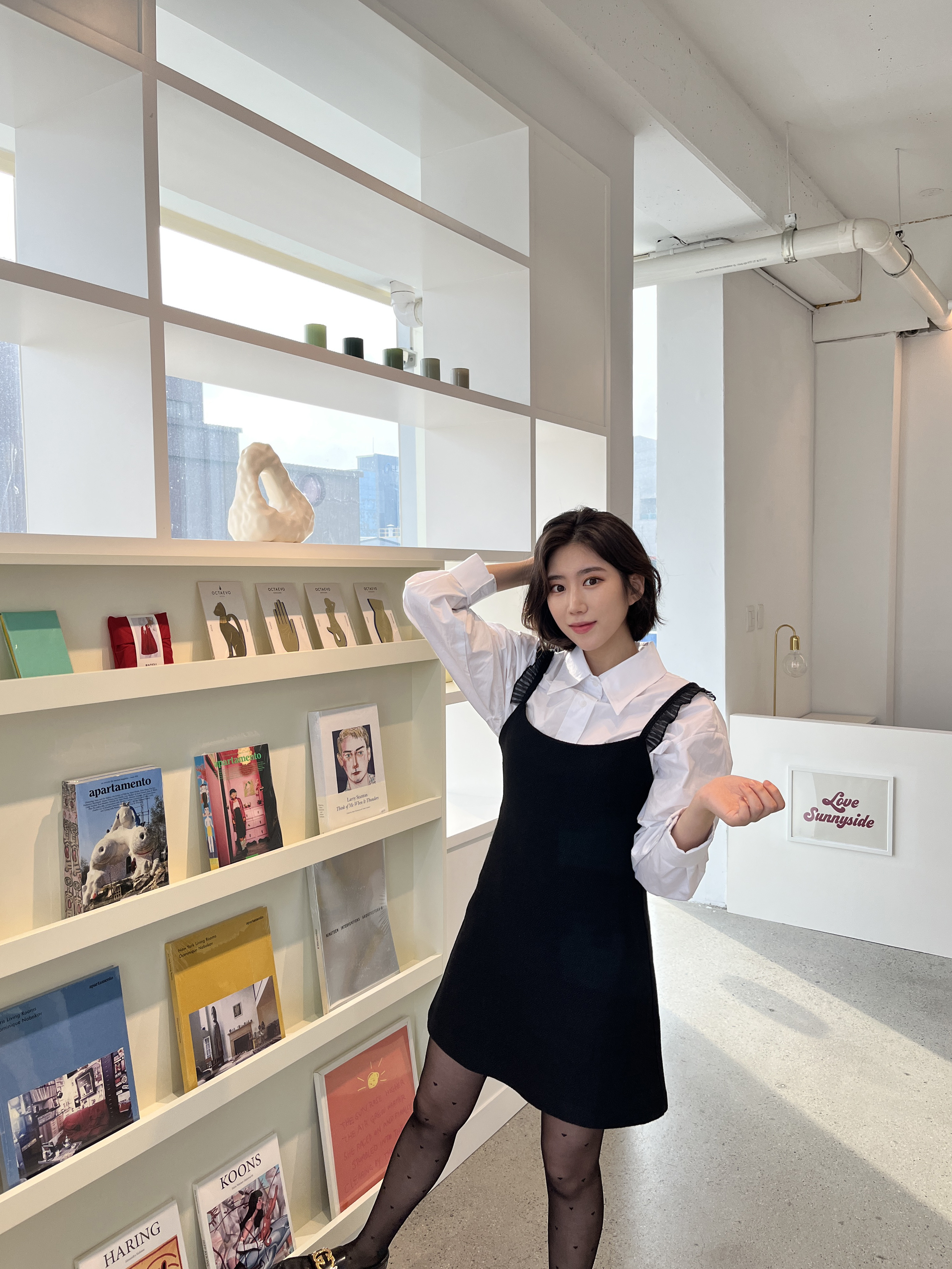 (W) Gucci Lug Sole Interlocking G Loafer Black Patent Leather, Gucci GG Marmont Half Moon Shaped Mini Bag Black 착용 스타일 - 1