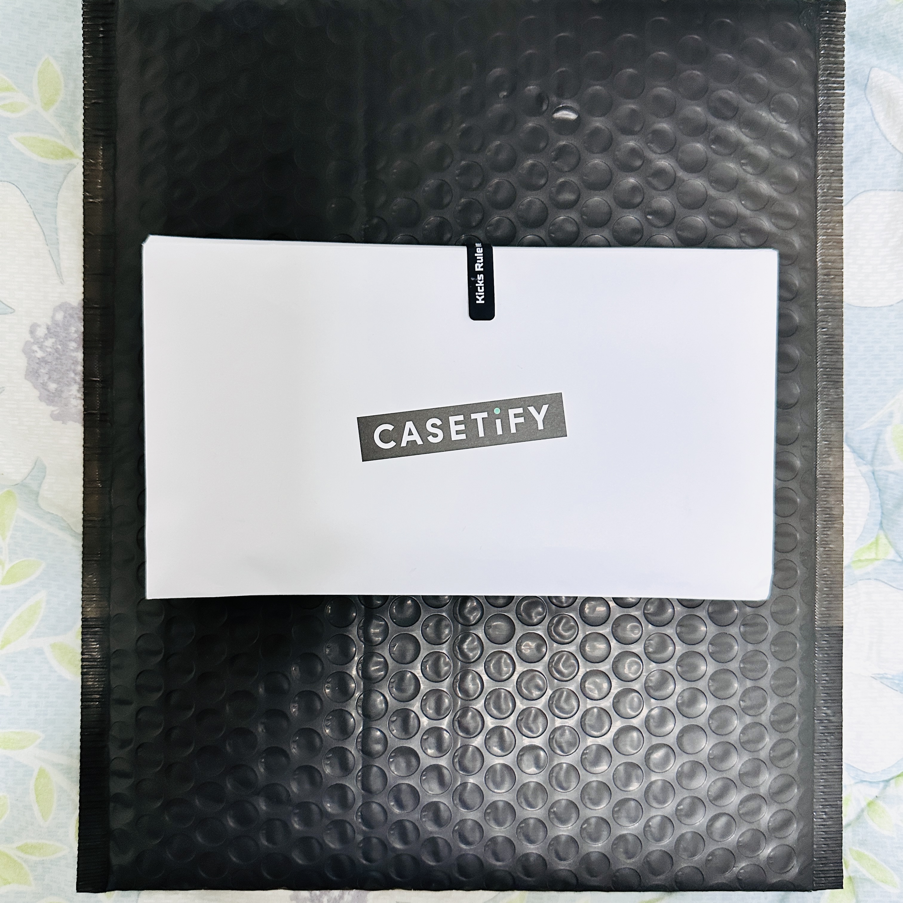 Casetify x Thisisneverthat iPhone Pink T-Logo MagSafe CaseClear Black 착용 스타일 - 2