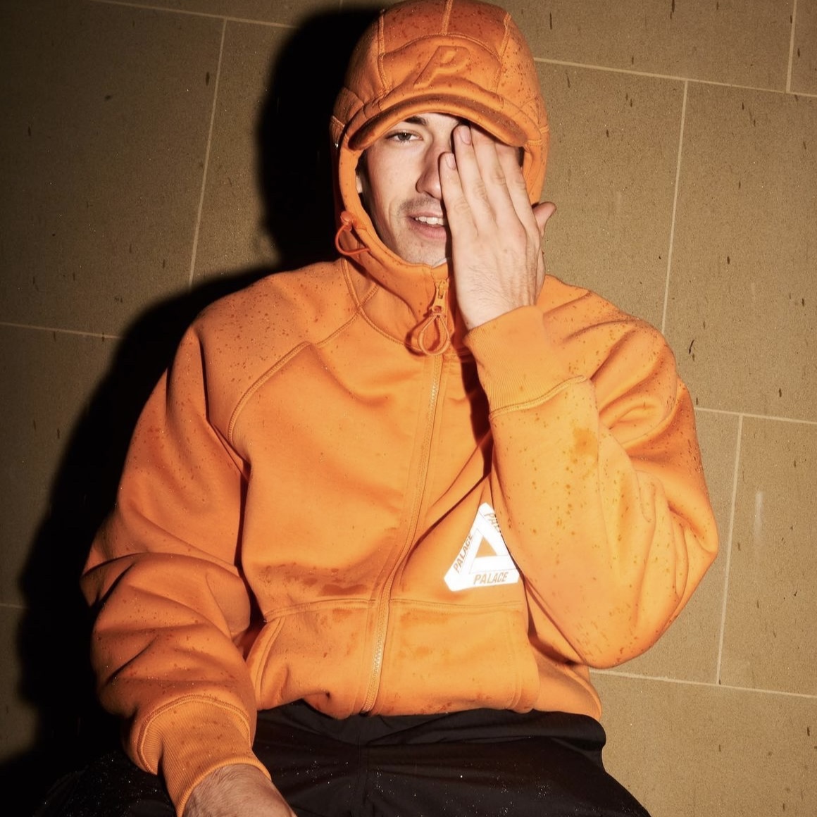 Palace Thermal Bonded Cap Hood Tiger Orange - 23FW 착용 스타일
