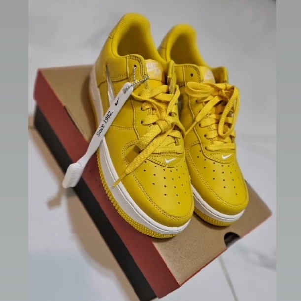 Nike Air Force 1 Low Retro Color of The Month Speed Yellow 착용 스타일