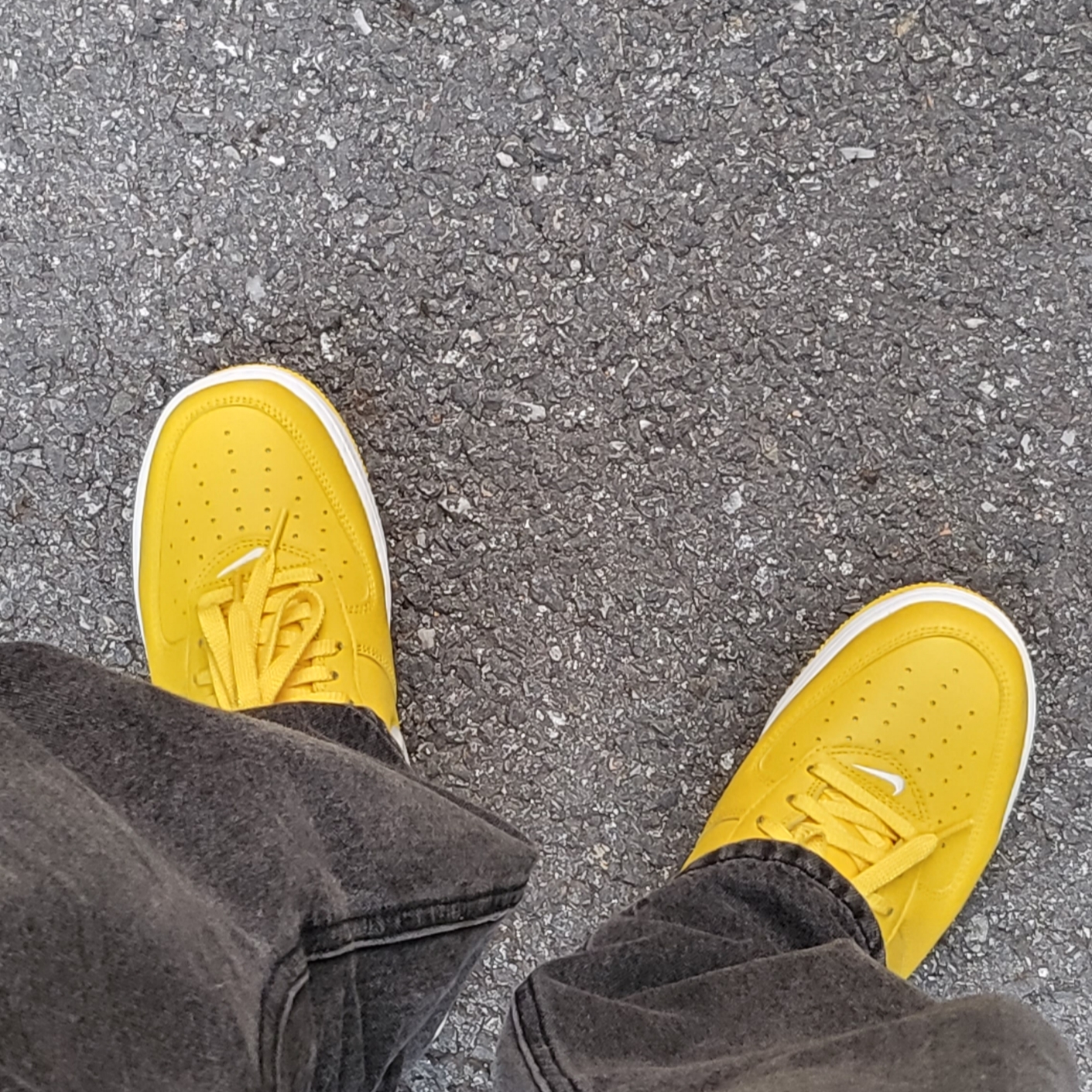 Nike Air Force 1 Low Retro Color of The Month Speed Yellow 착용 스타일