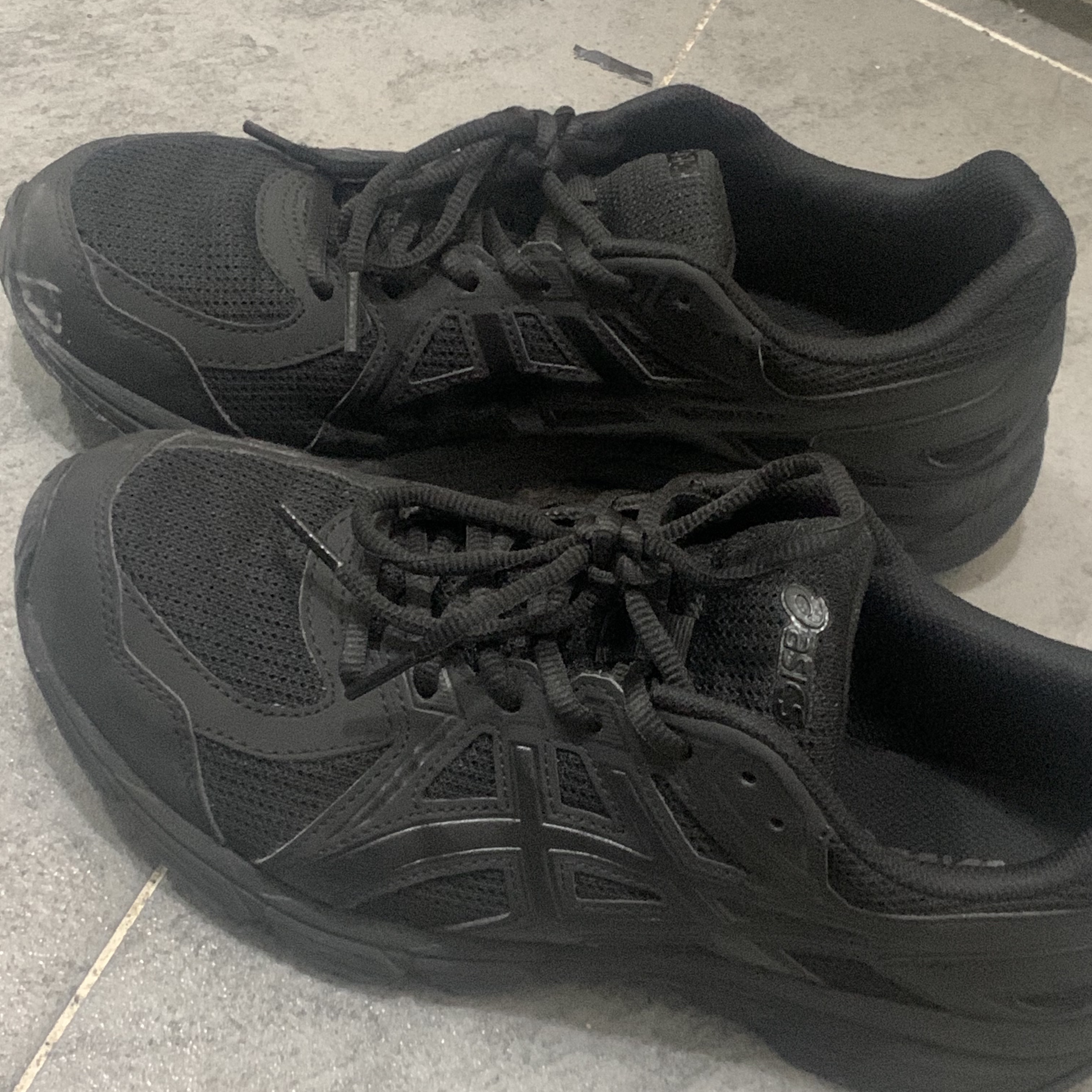 Asics Jog 100 T Black - 4E Extra Wide 착용 스타일