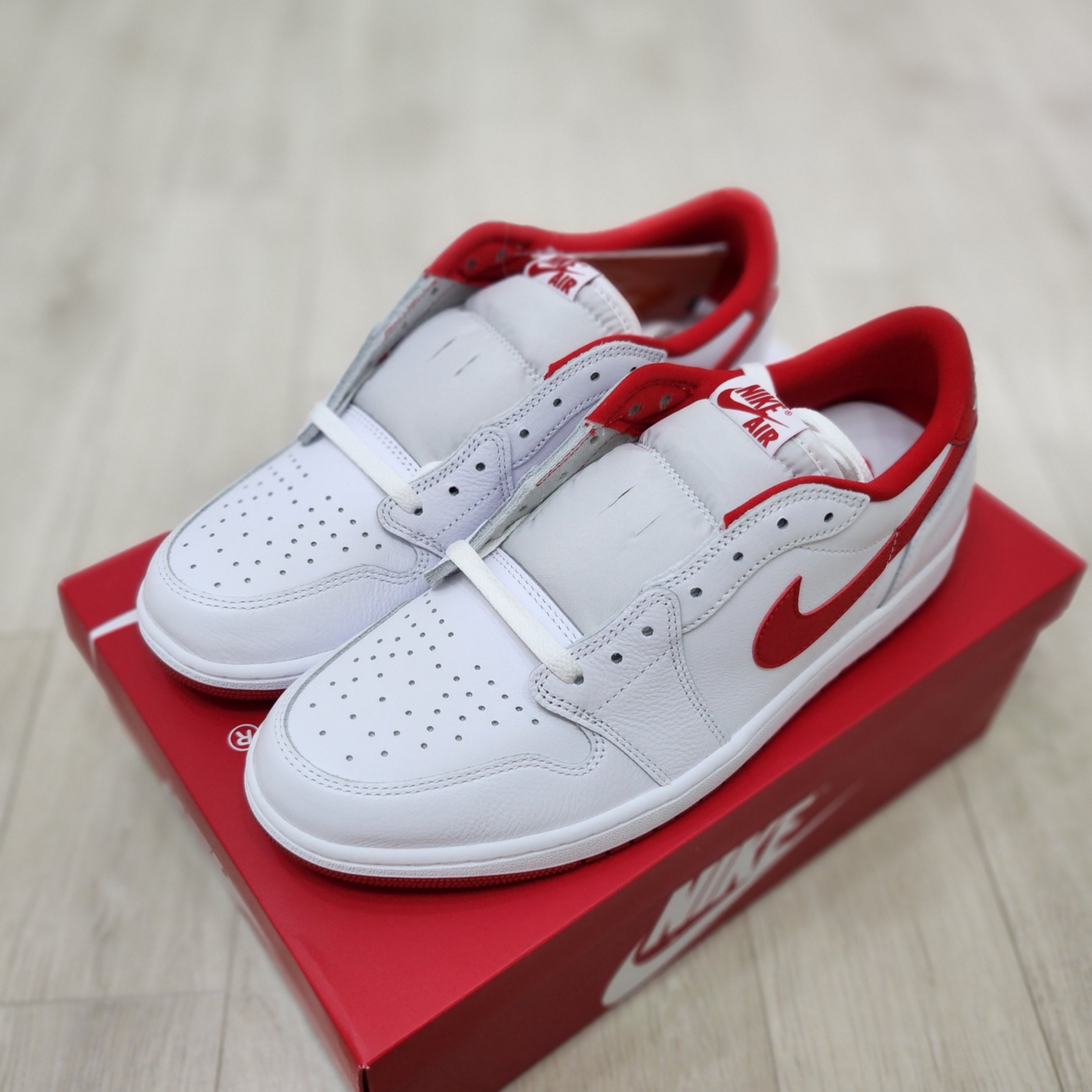Jordan 1 Retro Low OG University Red 착용 스타일 - 3