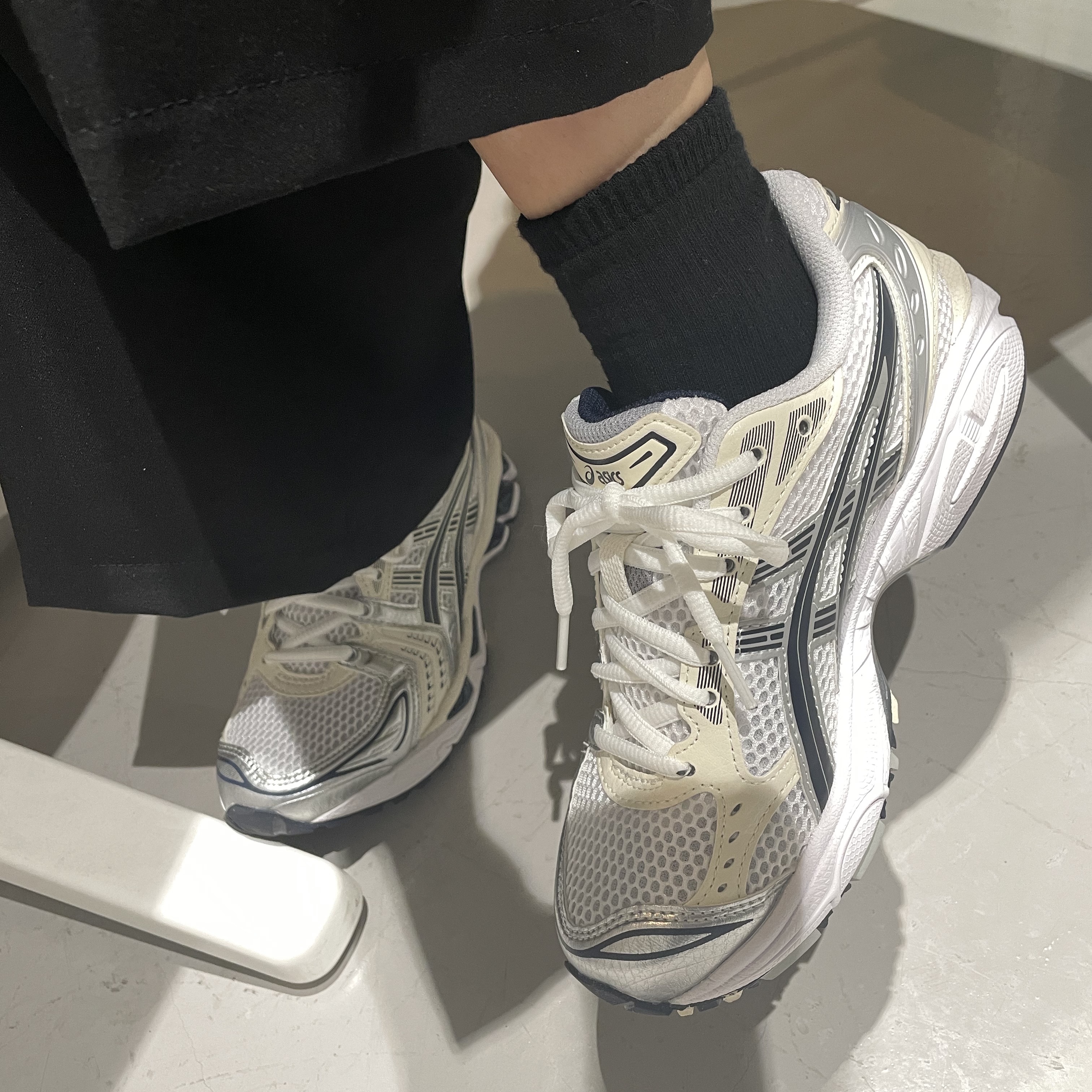 (W) Asics Gel-Kayano 14 White Midnight 착용 스타일