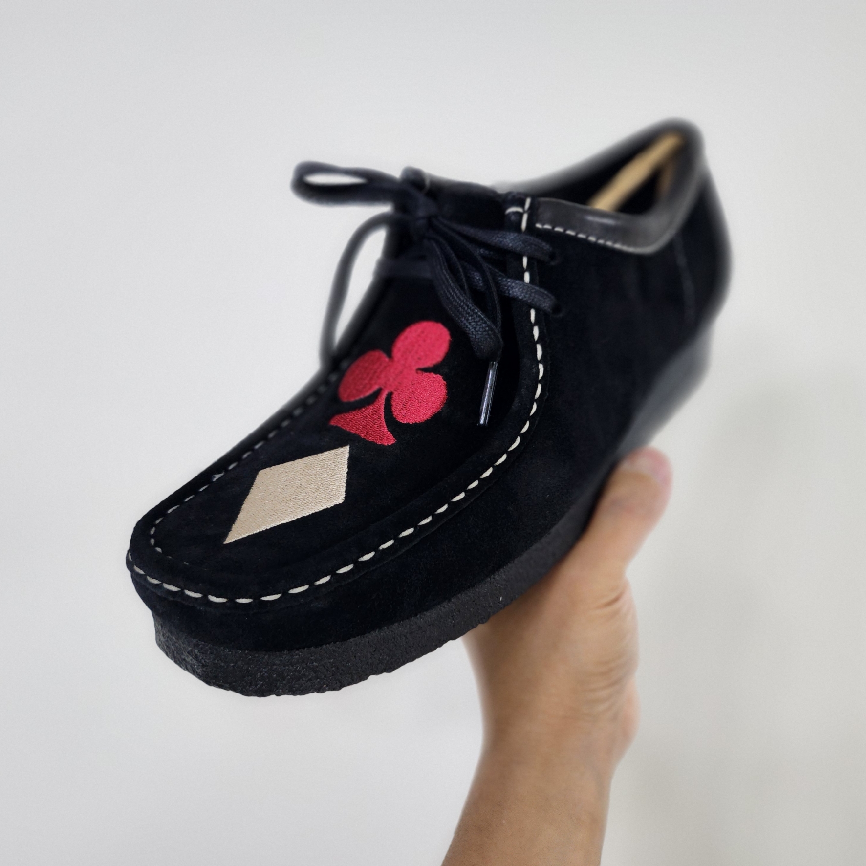 Clarks x Stussy Wallabee Black Suede 착용 스타일 - 1