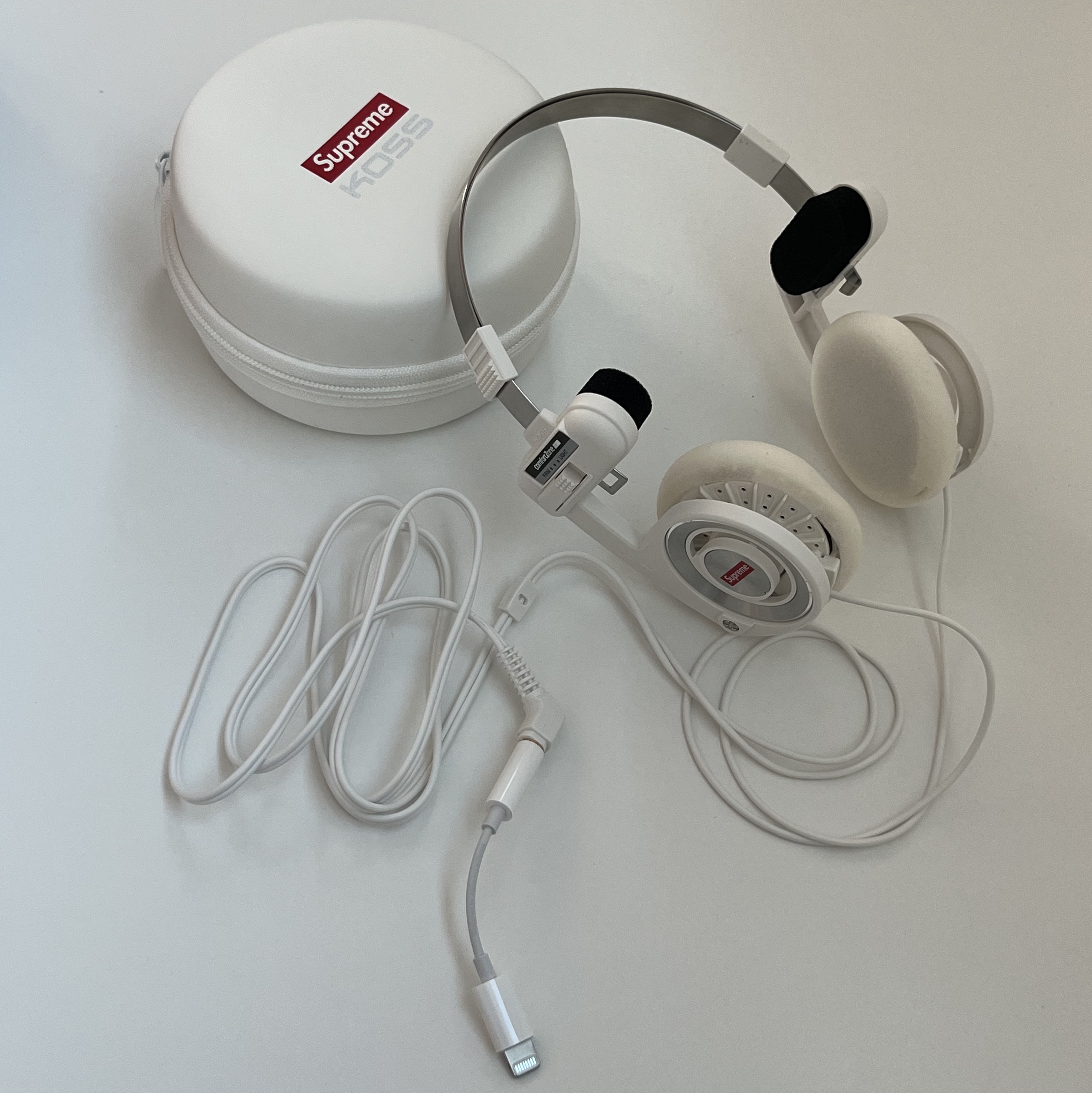 Supreme x Koss Portapro Headphones White - 23FW 착용 스타일