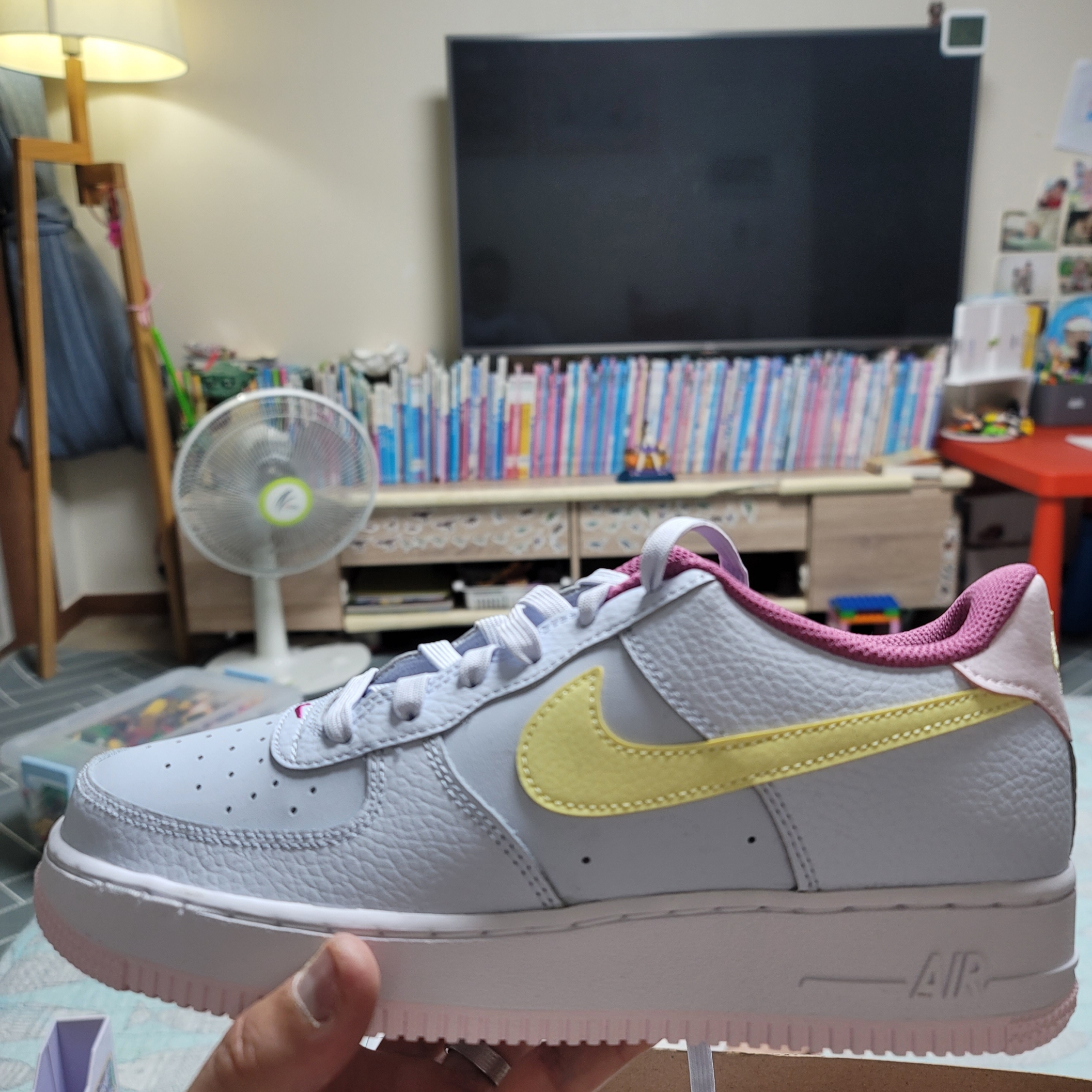 (GS) Nike Air Force 1 Football Grey Citron Tint 착용 스타일 - 1