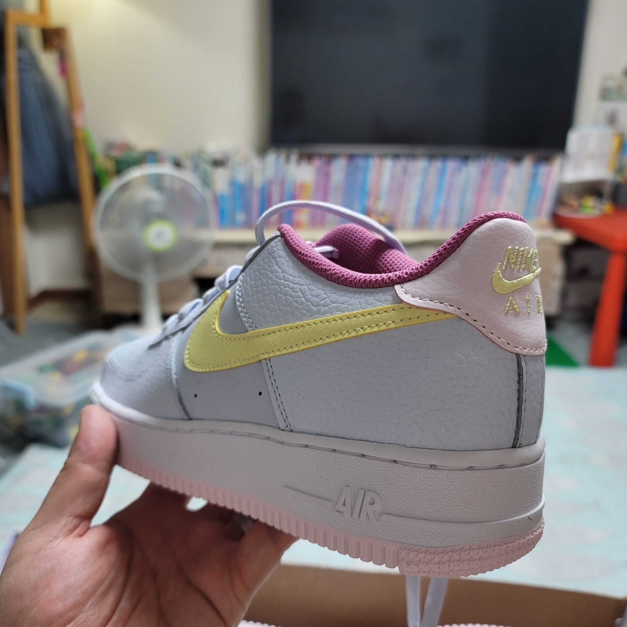 (GS) Nike Air Force 1 Football Grey Citron Tint 착용 스타일 - 2