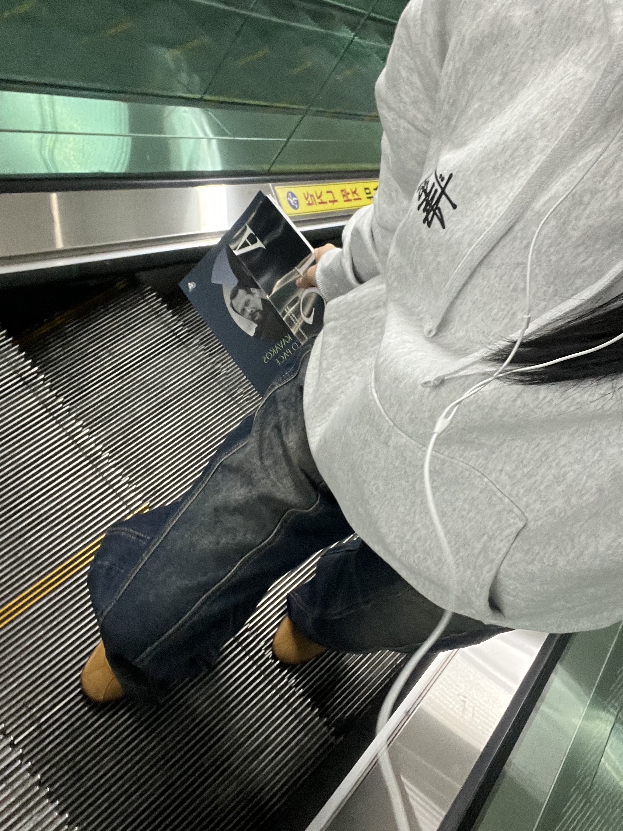 Stussy Basic Stussy Hoodie Ash Heather 2023, Adidas Tobacco Gruen Mesa Brown Desert 착용 스타일 - 1