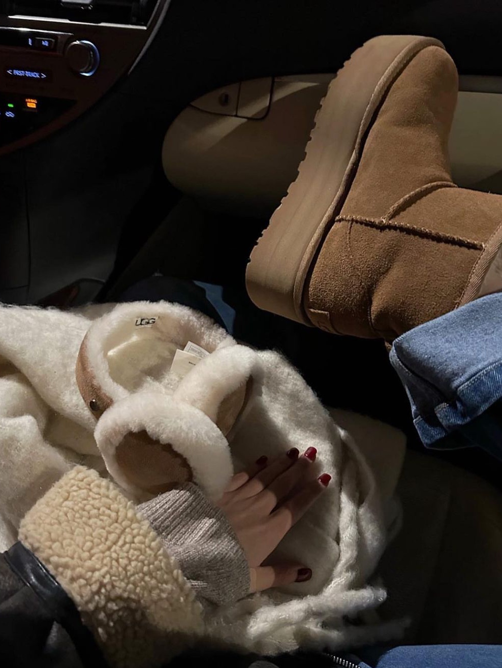 (W) UGG Classic Ultra Mini Platform Boots Chestnut, (W) UGG Tazzlita Chestnut 착용 스타일 - 9