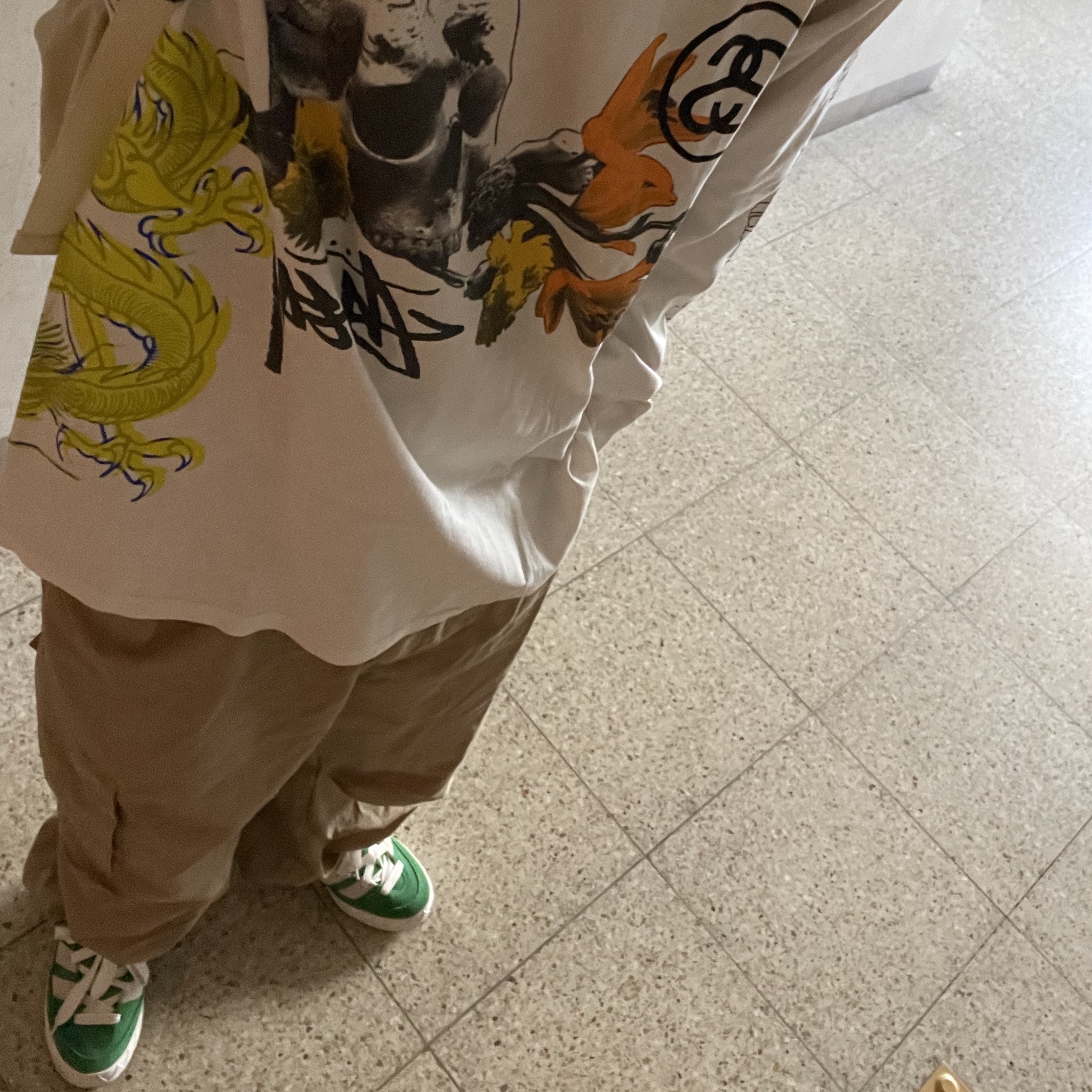 Adidas Adimatic Green, Stussy Strike Pigment Dyed LS T-Shirt Natural 착용 스타일 - 2