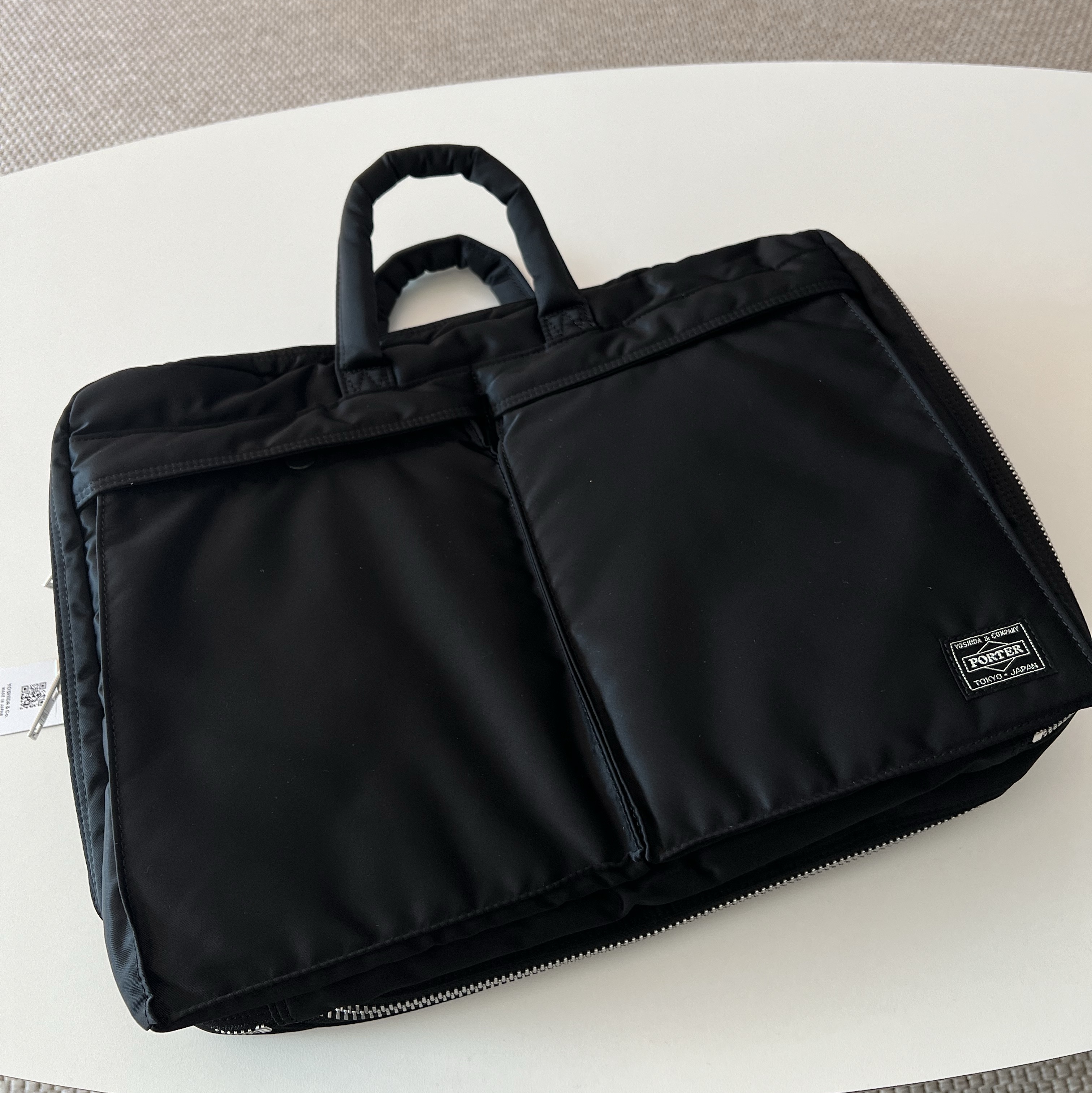 Porter Tanker 2Way Briefcase Black 착용 스타일