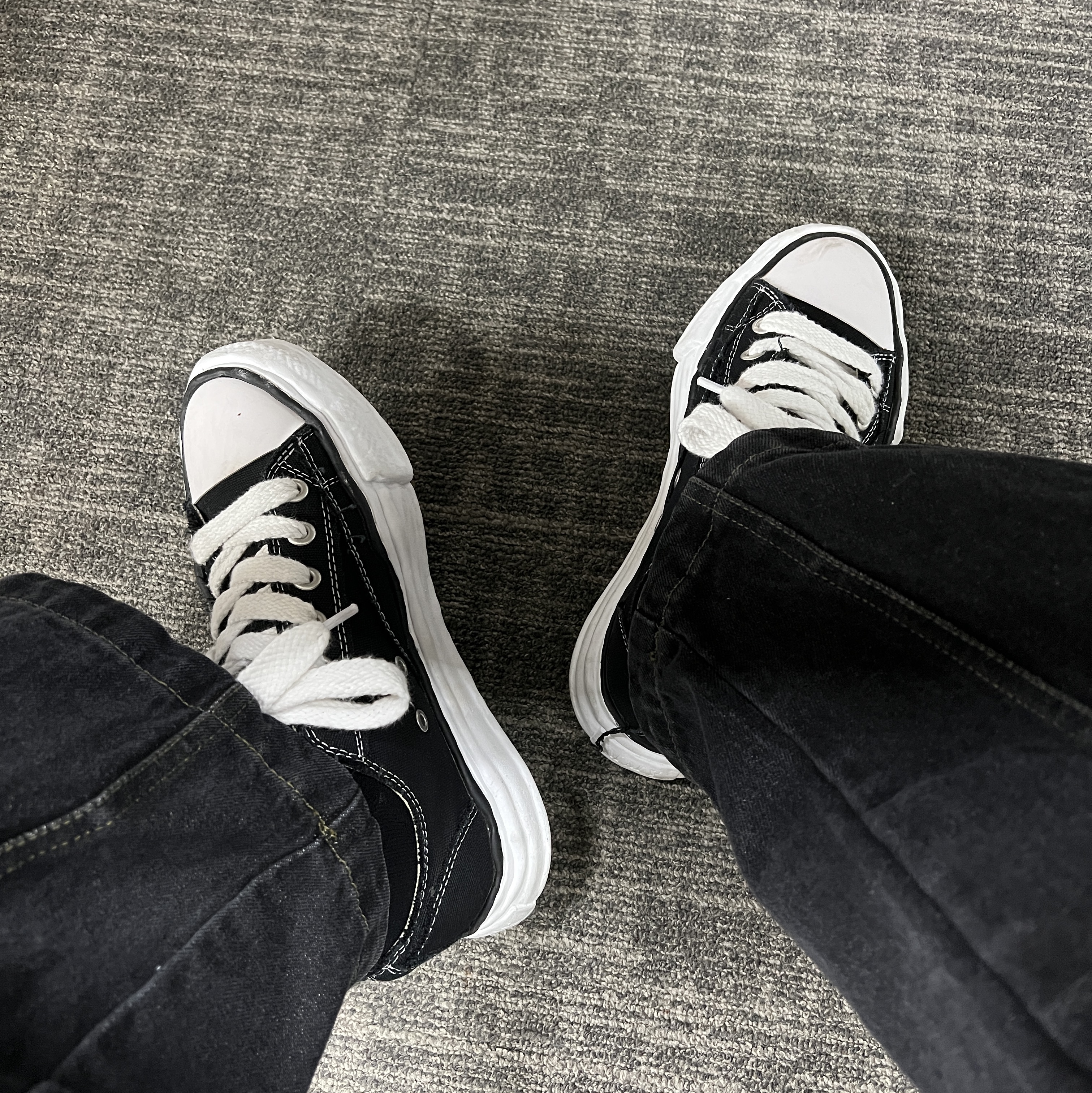 Maison Mihara Yasuhiro Peterson OG Sole Canvas Low Sneakers Black 착용 스타일