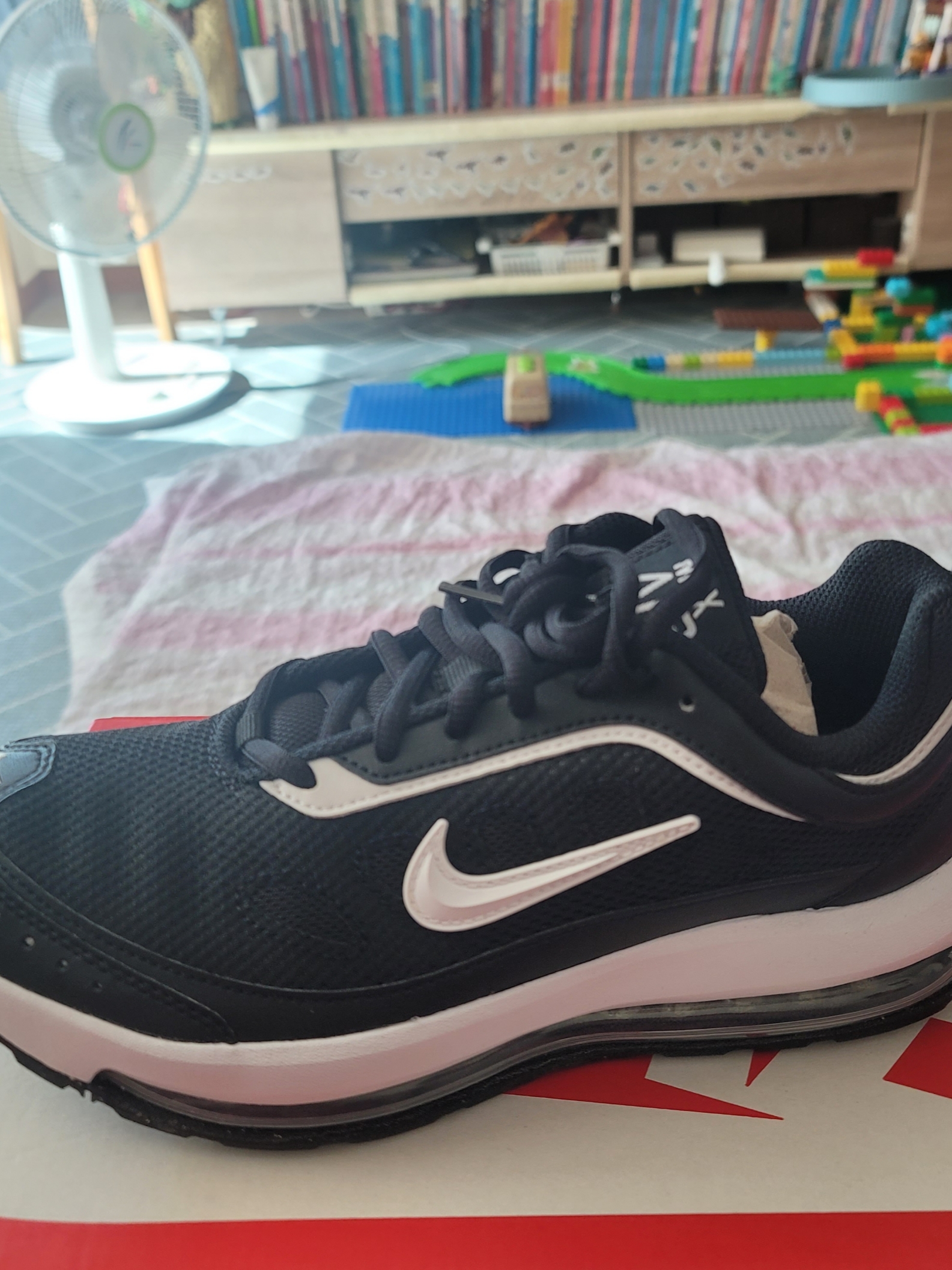(W) Nike Air Max AP Black 착용 스타일