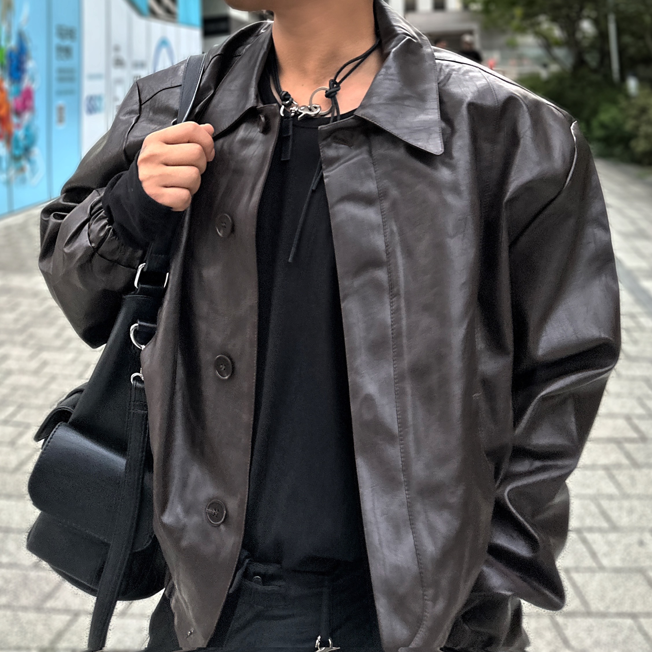Our Legacy Ladon Leather Keychain Black 착용 스타일 - 7