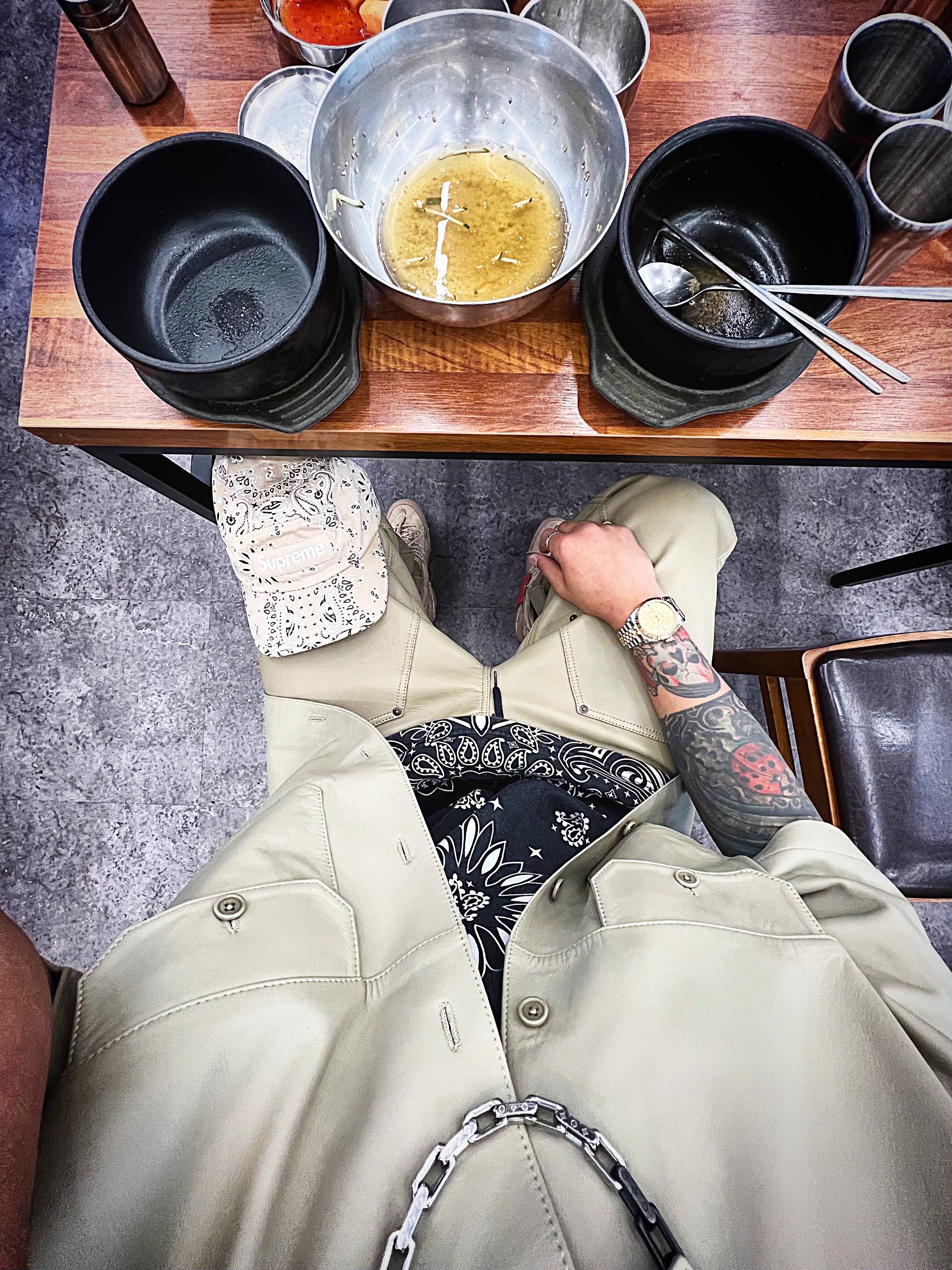 Supreme Leather S/S Work Shirt Tan - 23FW, Supreme Leather Double Knee Painter Pant Tan - 23FW 착용 스타일 - 7