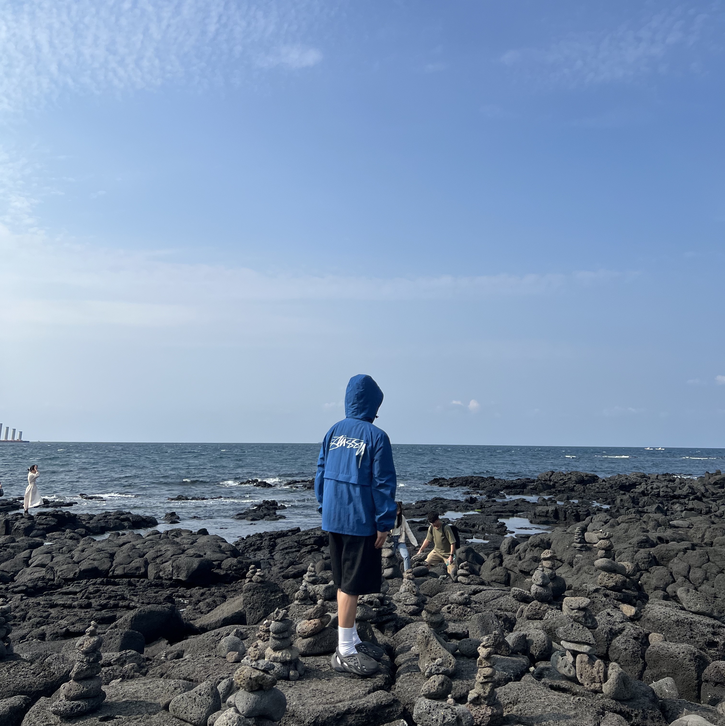 Stussy Wave Dye Beach Shell Jacket Cobalt 착용 스타일