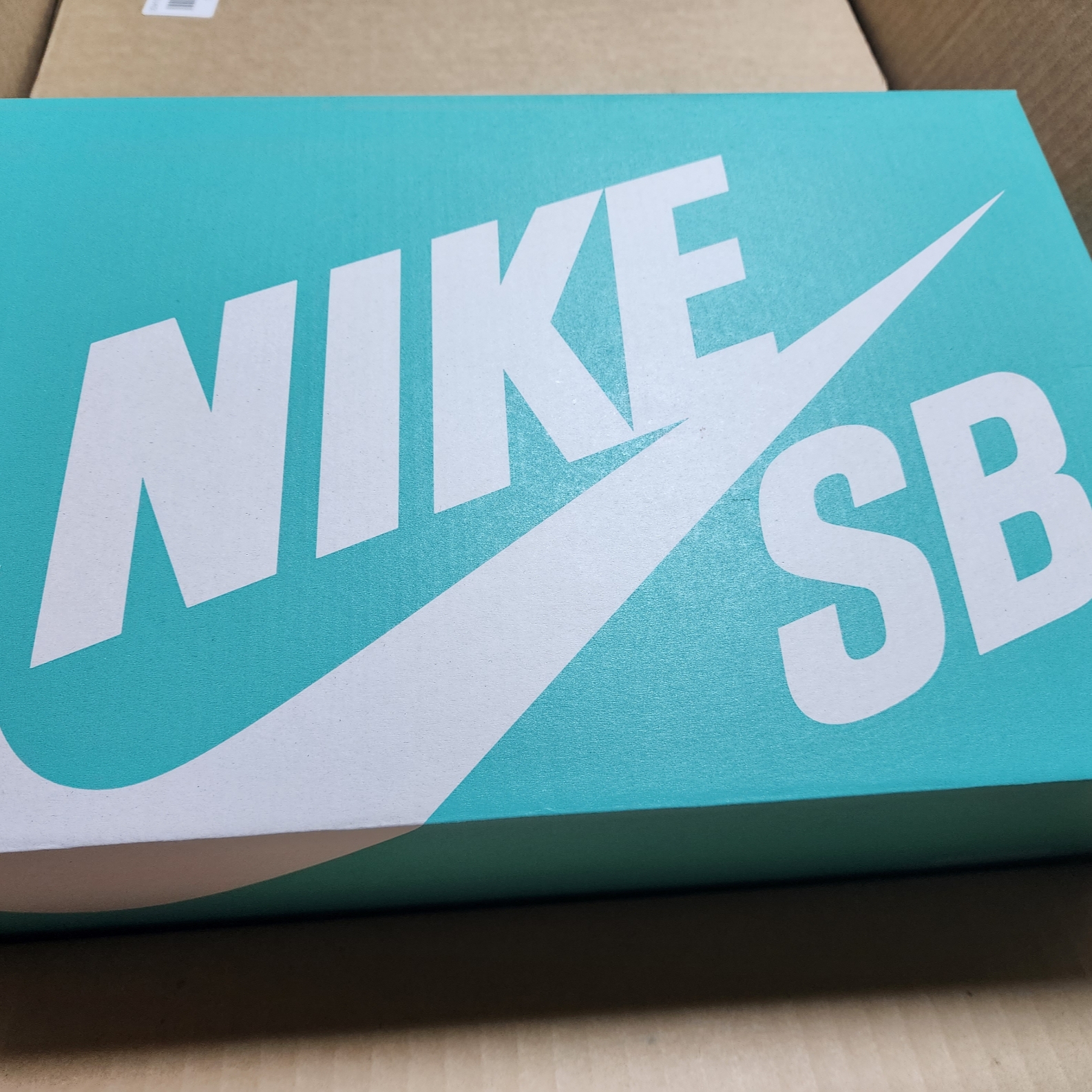 Nike SB Force 58 University Gold Black 착용 스타일 - 3