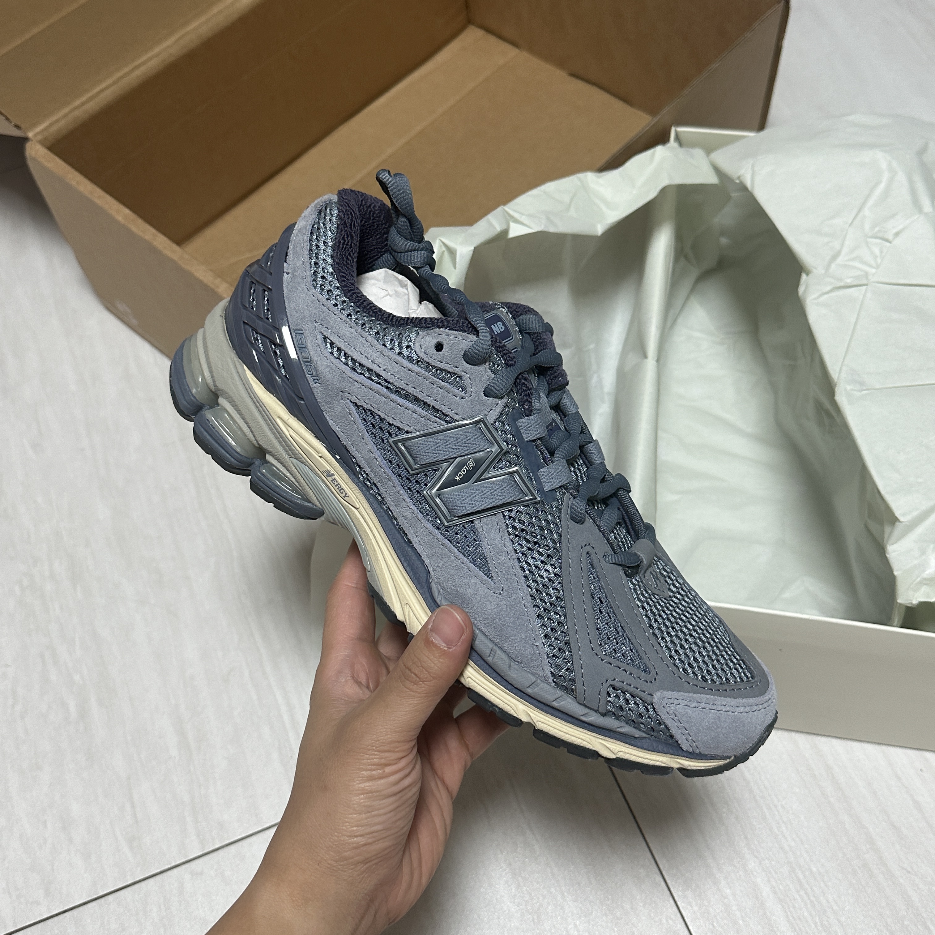 New Balance x Auralee 1906R Flint Stone 착용 스타일