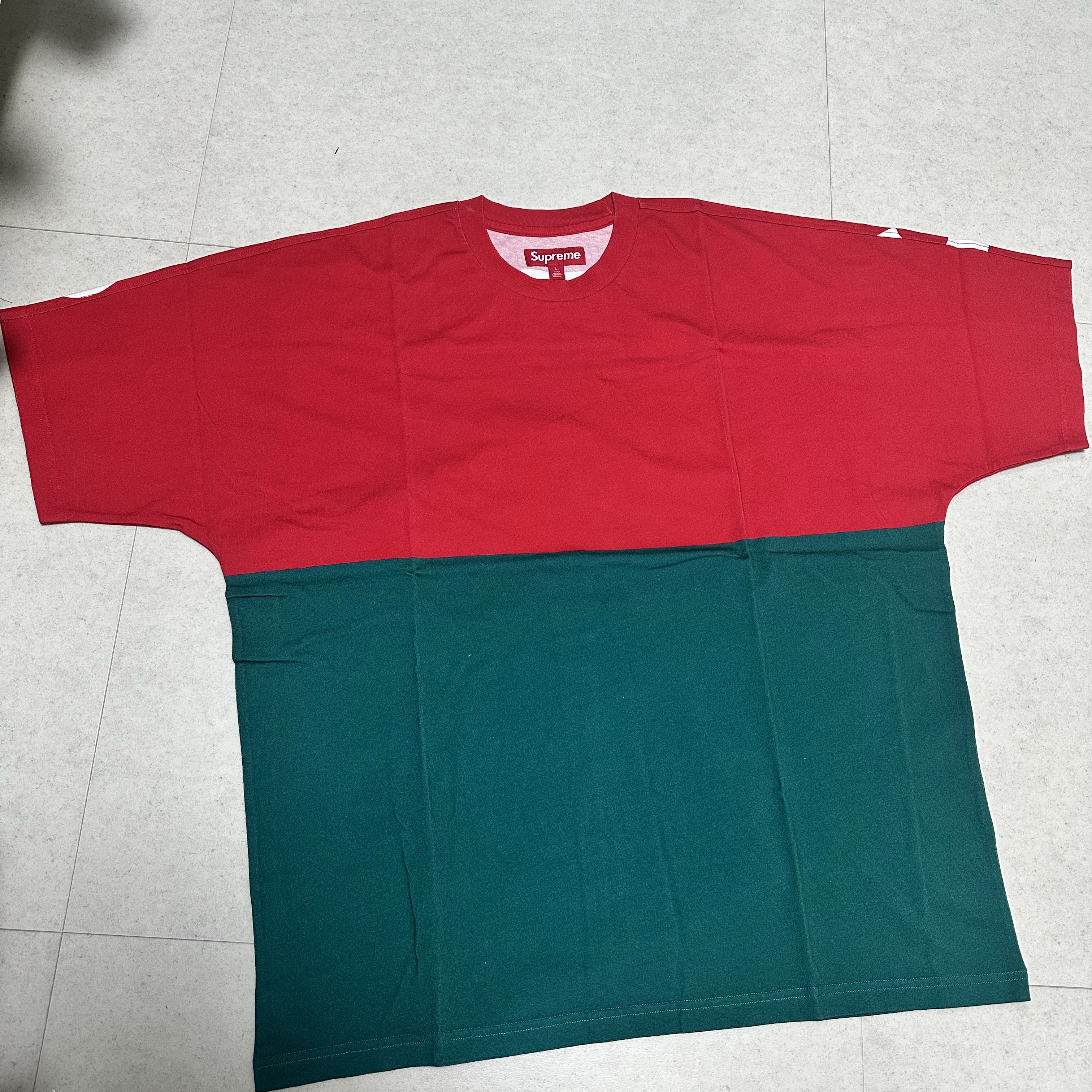 Supreme Split S/S Top Red - 23FW 착용 스타일 - 2
