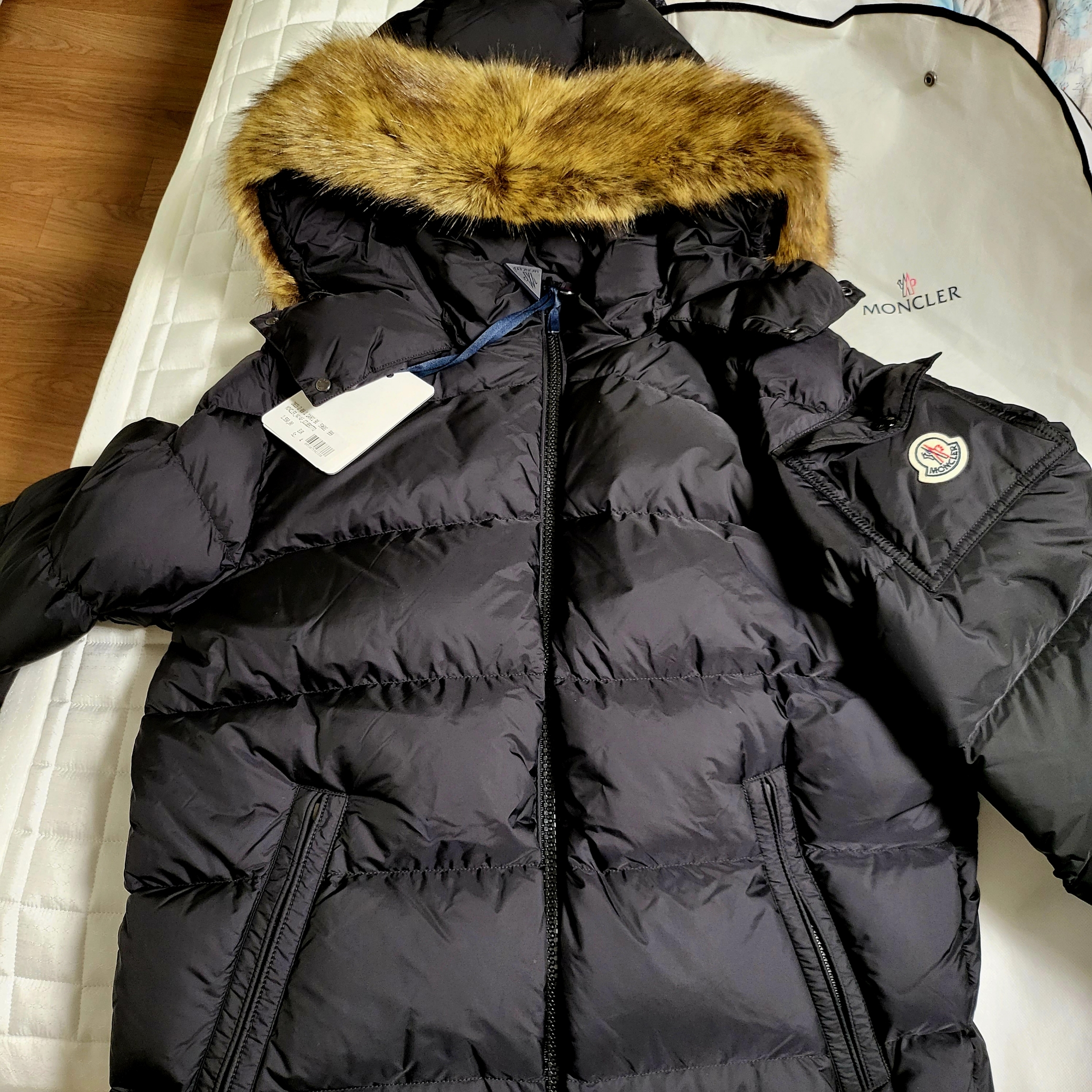 Moncler Mayaf Short Down Jacket Black - 23FW 착용 스타일