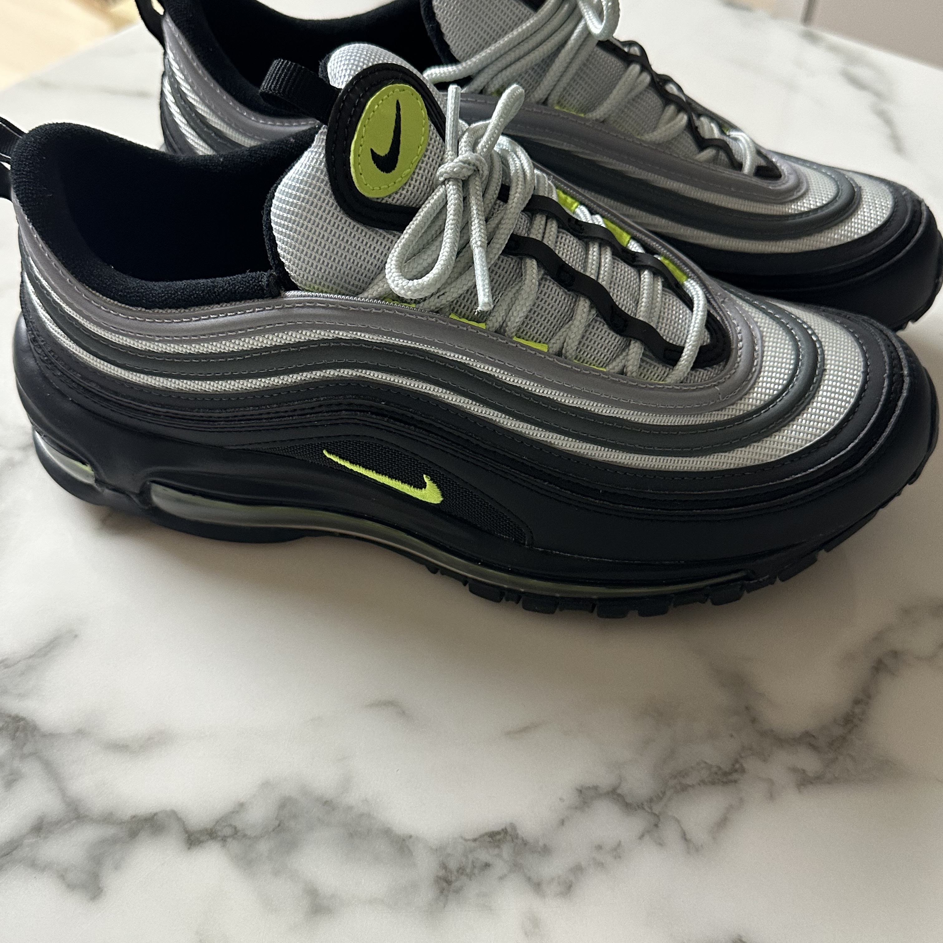 Nike Air Max 97 Pure Platinum Volt 착용 스타일 - 3