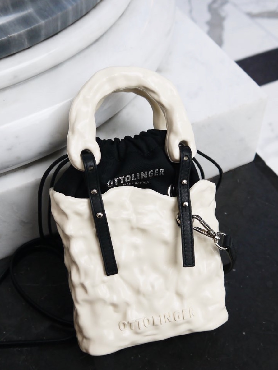 Ottolinger Signature Ceramic Bag Seedpearl 착용 스타일