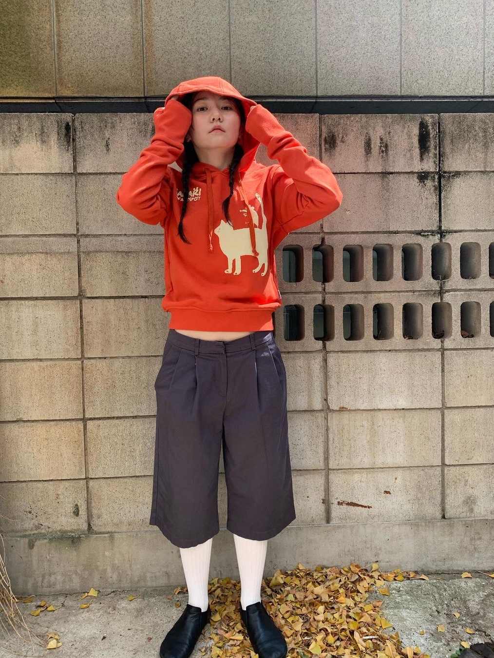 Safarispot Women 1/2 Cathy and Brook Story Glove Hoodie Orange, Safarispot Cathy and Brook Story Glove Hoodie Orange 착용 스타일