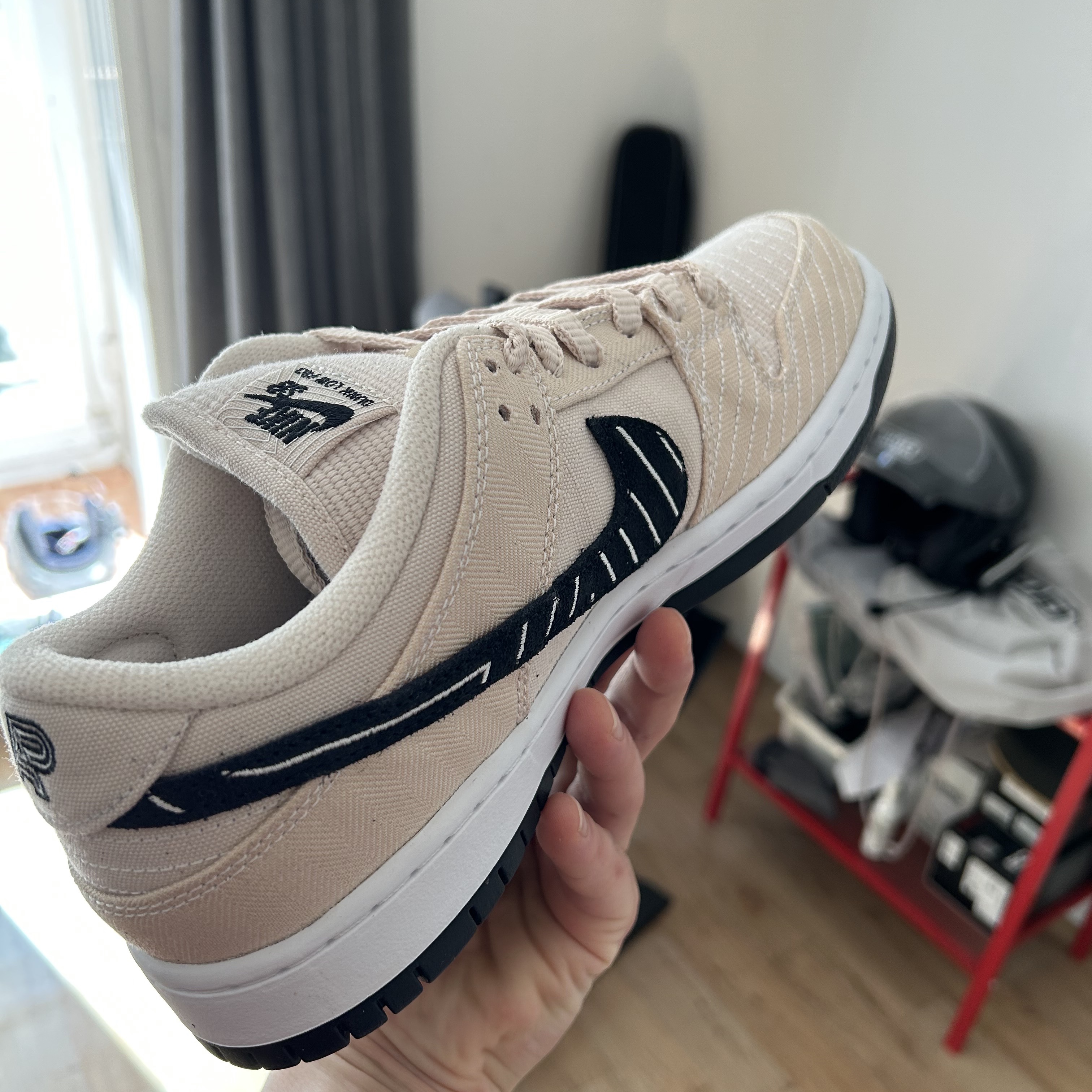 Nike x Albino & Preto SB Dunk Low Fossil Black 착용 스타일 - 1