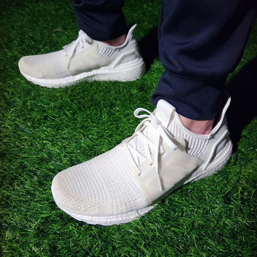 Adidas Ultraboost 19 Triple White 착용 스타일 - 2