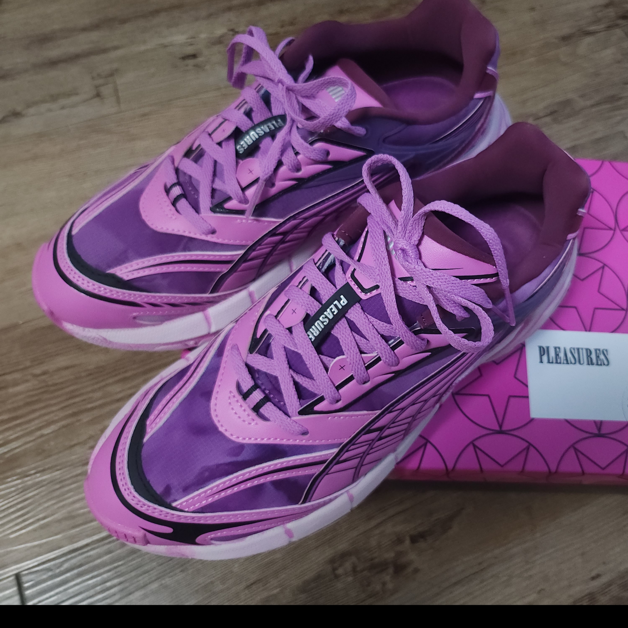 Puma x Pleasures Velophasis Overdyed Grape Wine 착용 스타일