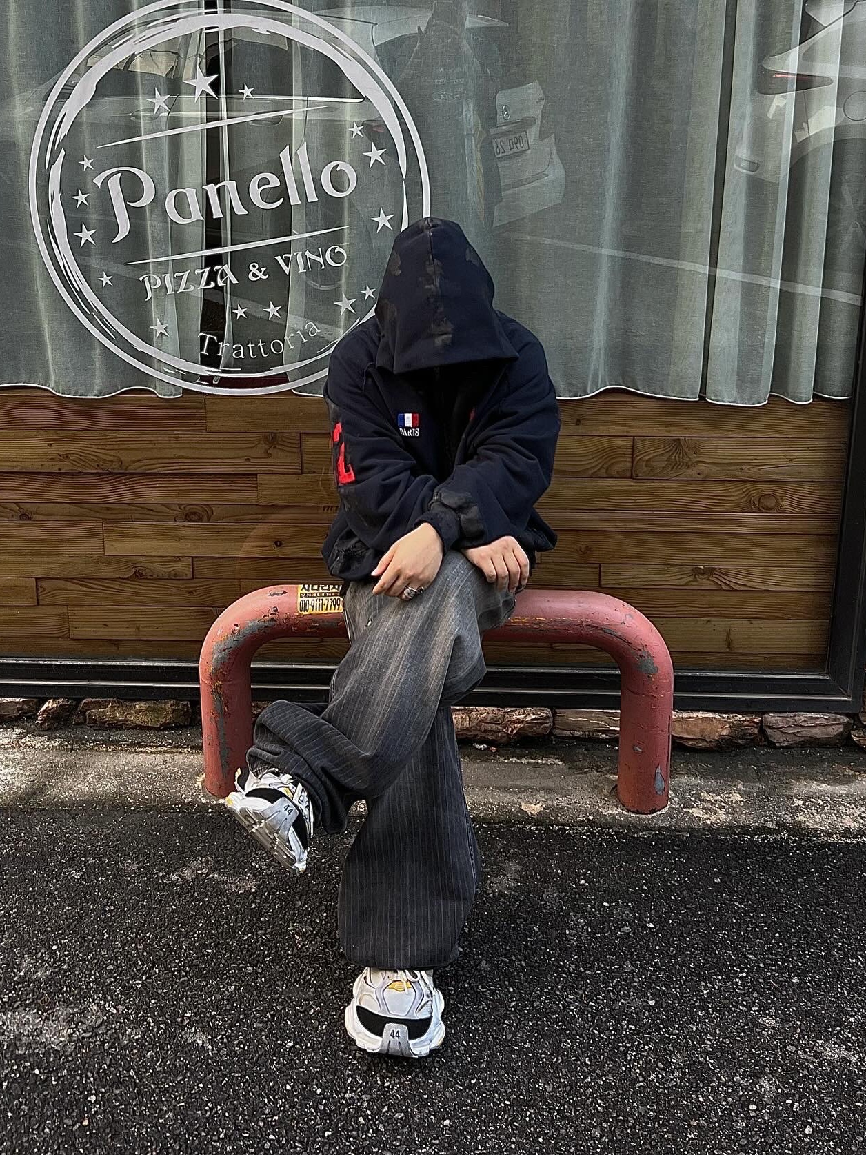 Balenciaga Paris Vintage Logo 22 Zip-Up Hoodie Dark Navy, Balenciaga Cargo Sneakers Grey Black Yellow 착용 스타일