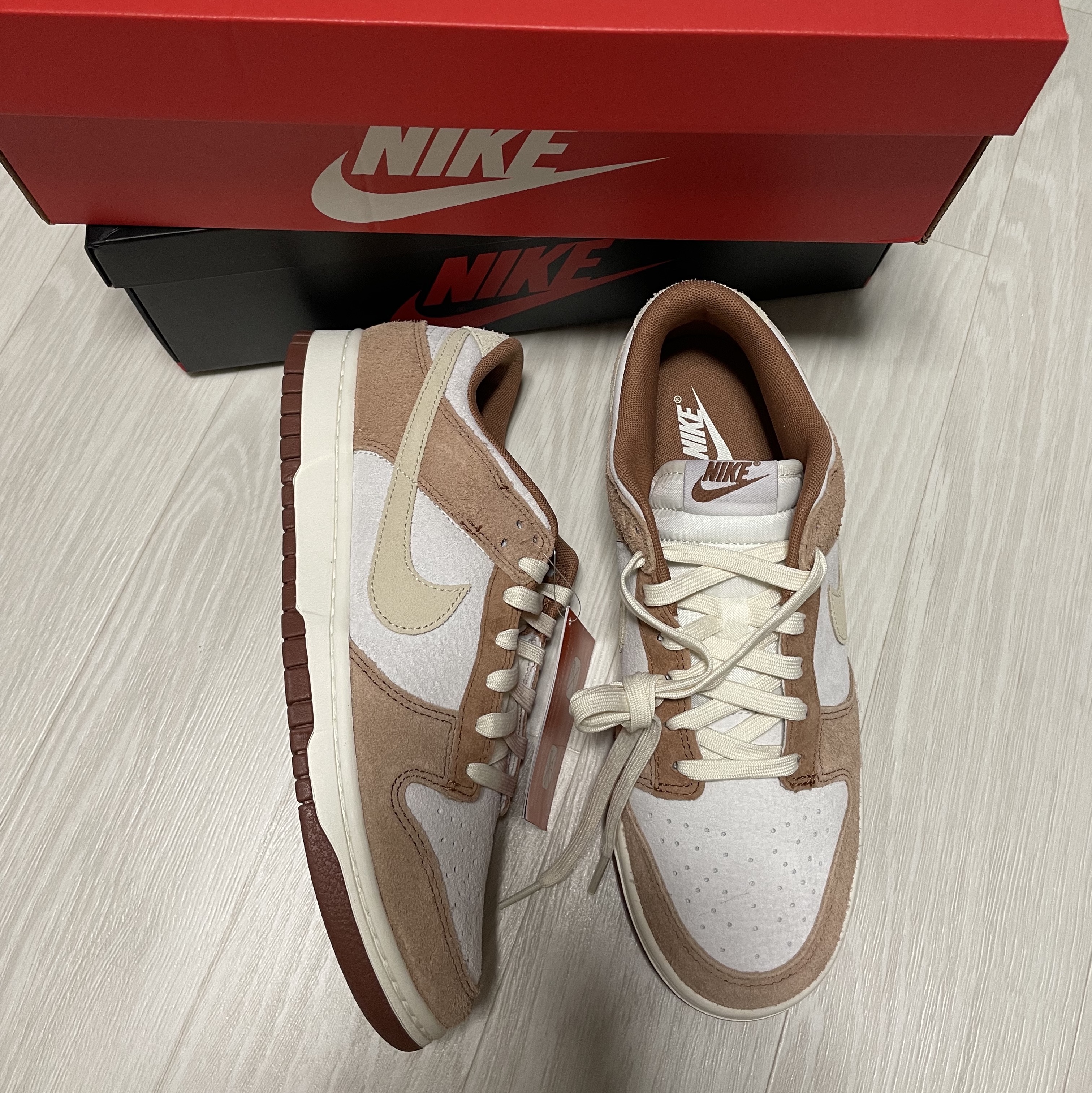 Nike Dunk Low Pro Premium Medium Curry, Jordan 1 Retro Low OG Black Toe 착용 스타일 - 1
