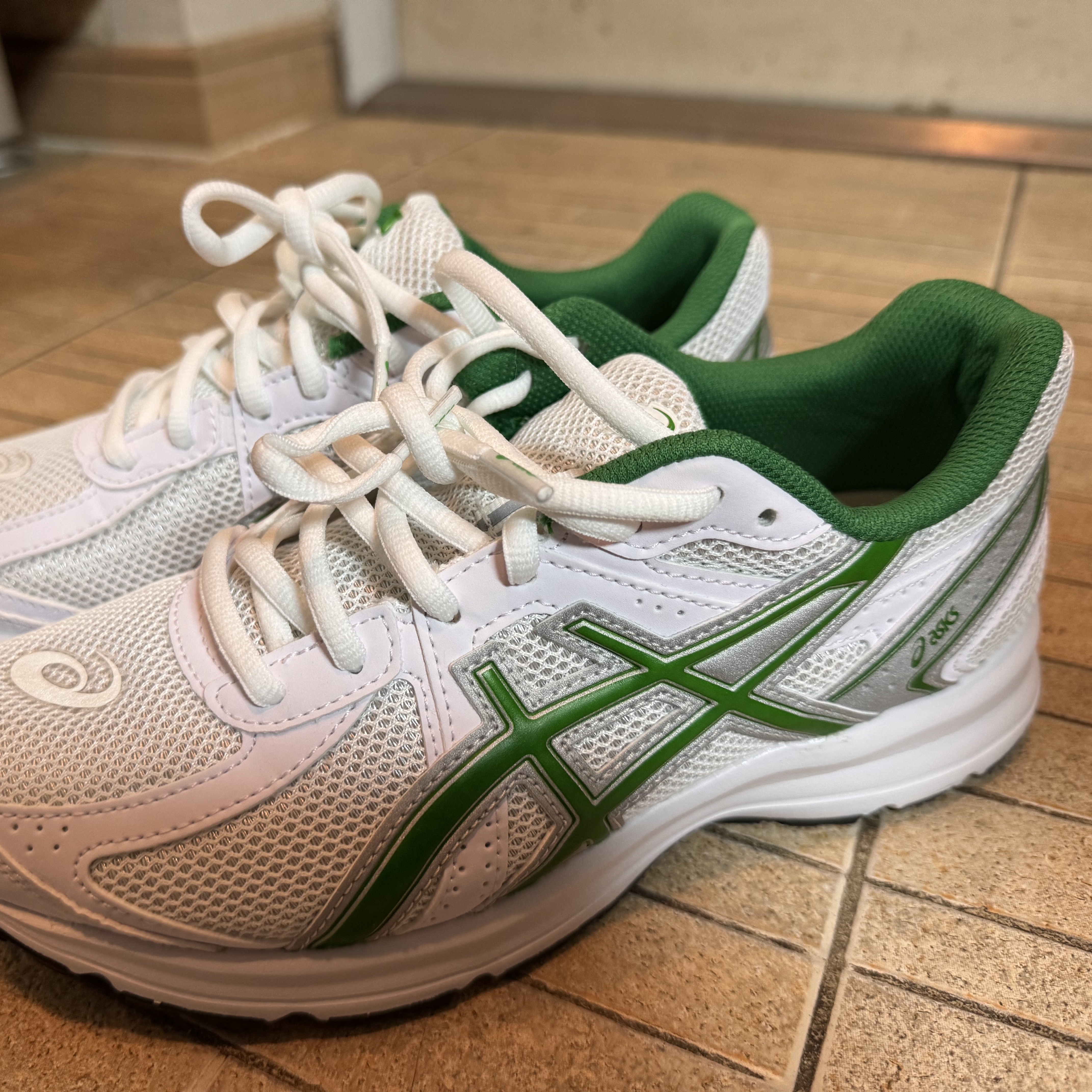 Asics Jog 100 S White Green - 2E Wide 착용 스타일