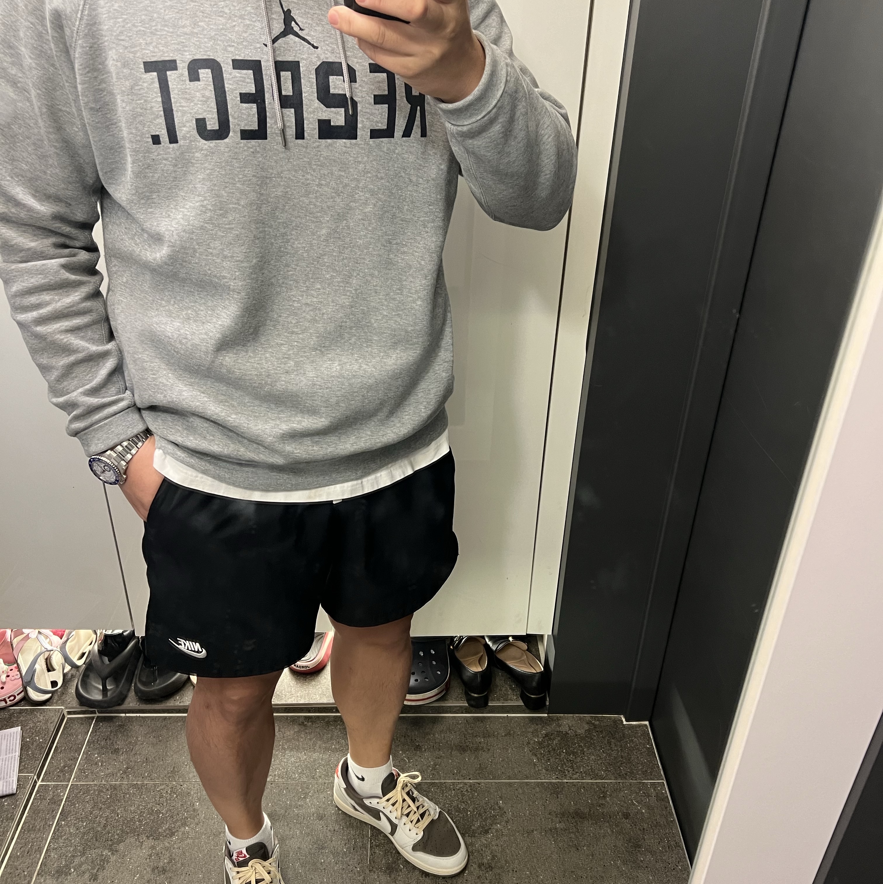 Jordan 1 x Travis Scott Retro Low OG SP Sail and Ridgerock, Rolex Yacht-Master II 44mm 116680 White Oyster 착용 스타일 - 1