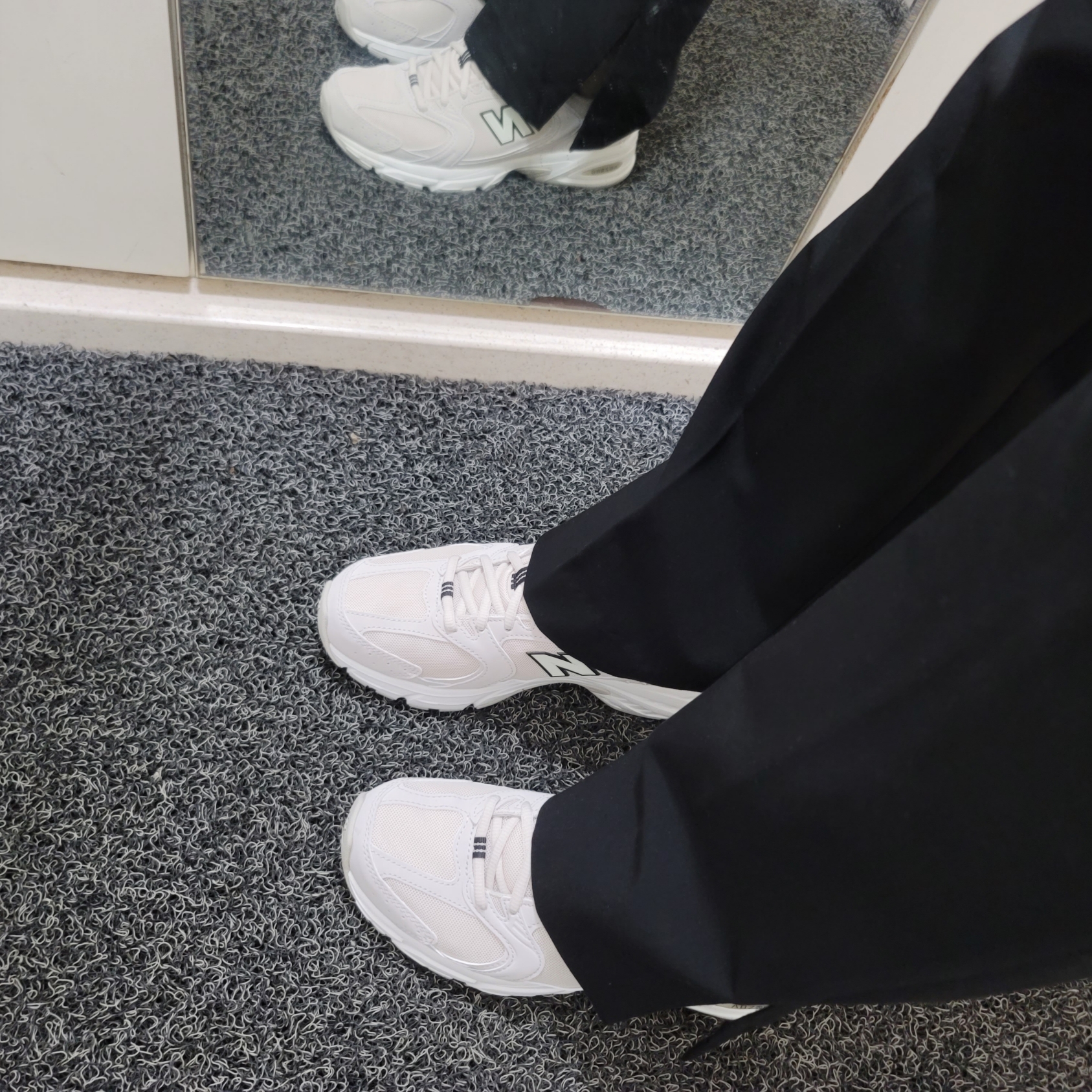 New Balance 530 Ivory 착용 스타일 - 3