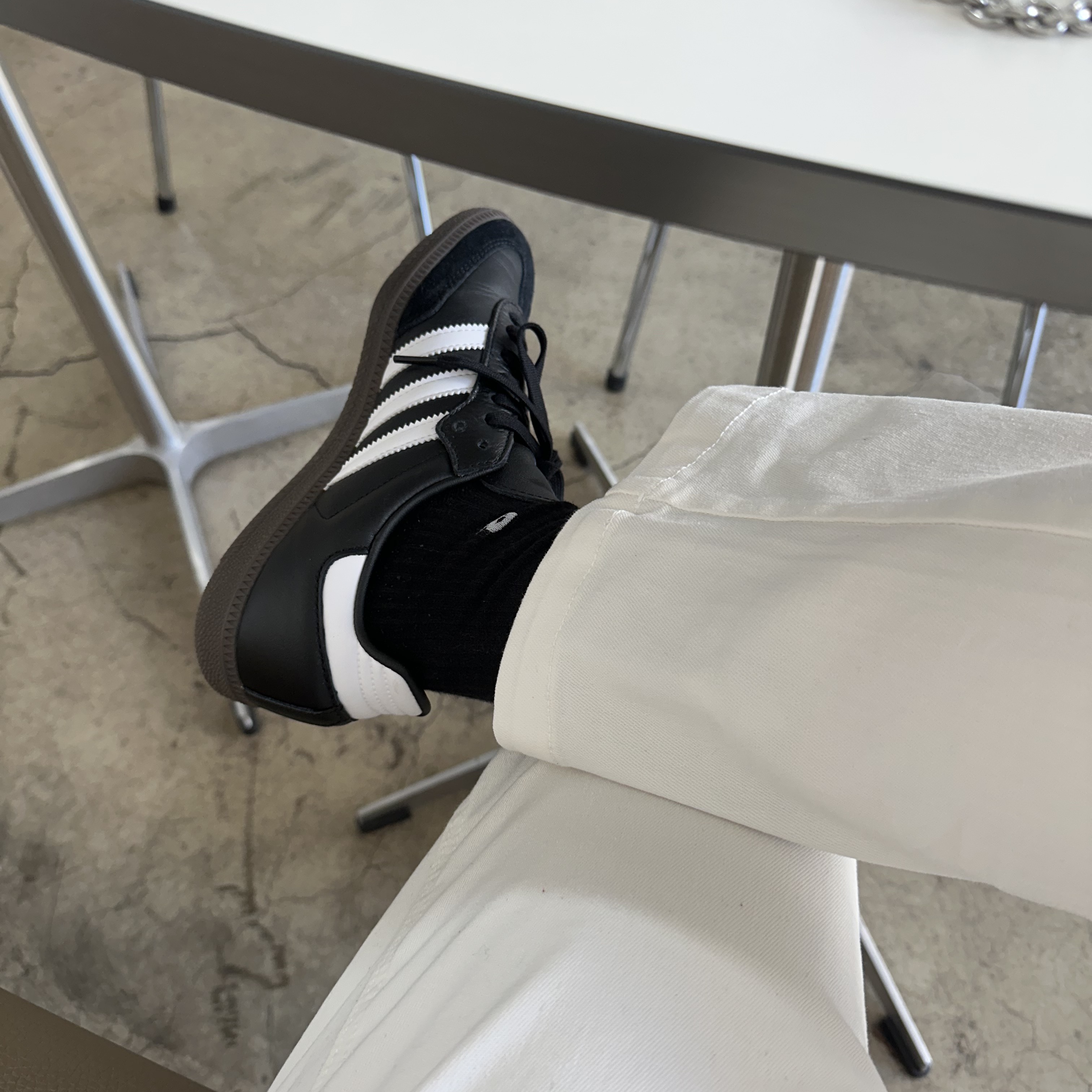 Adidas Samba OG Black White Gum 착용 스타일