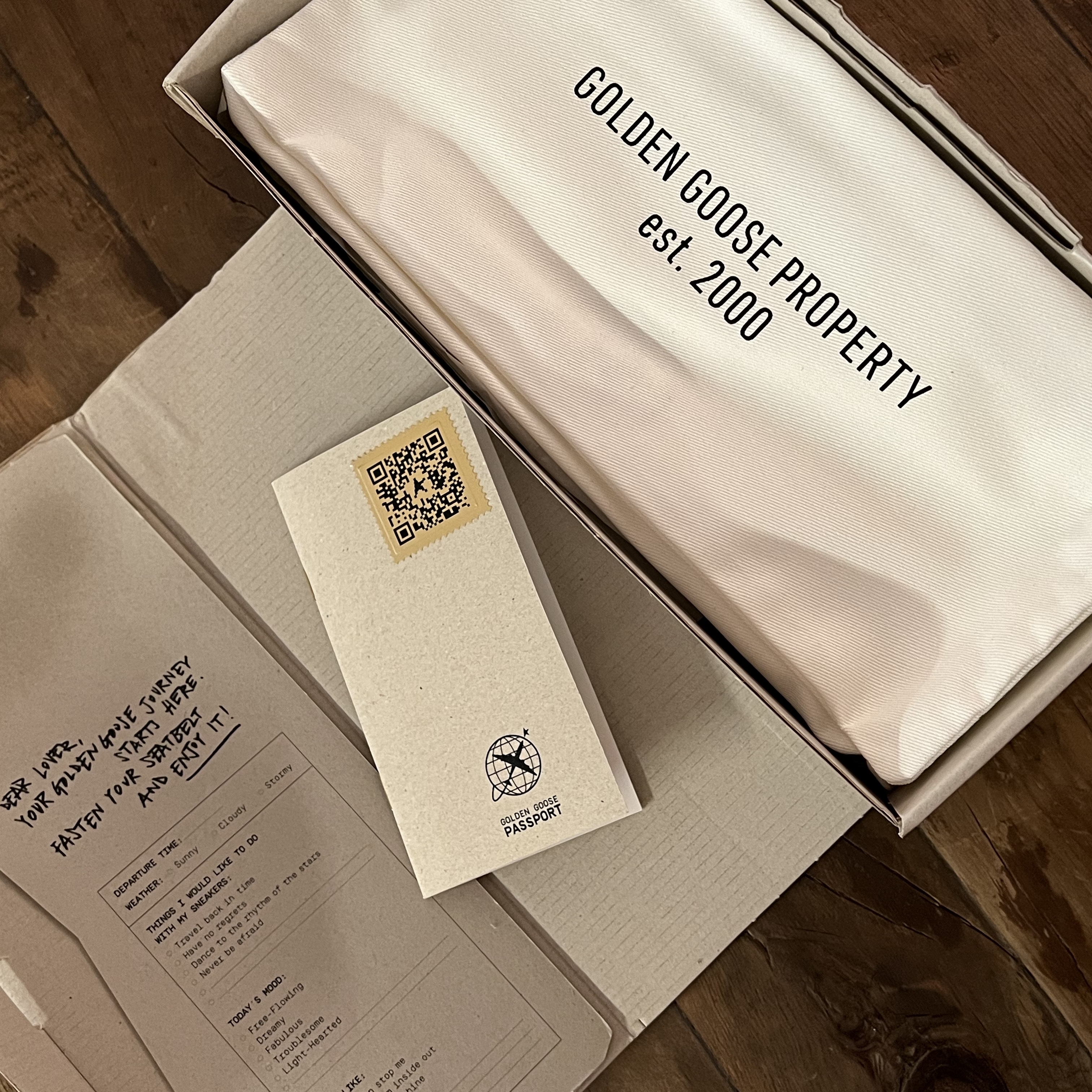 Golden Goose Superstar White Silver Heel Tab Sneakers 착용 스타일 - 2