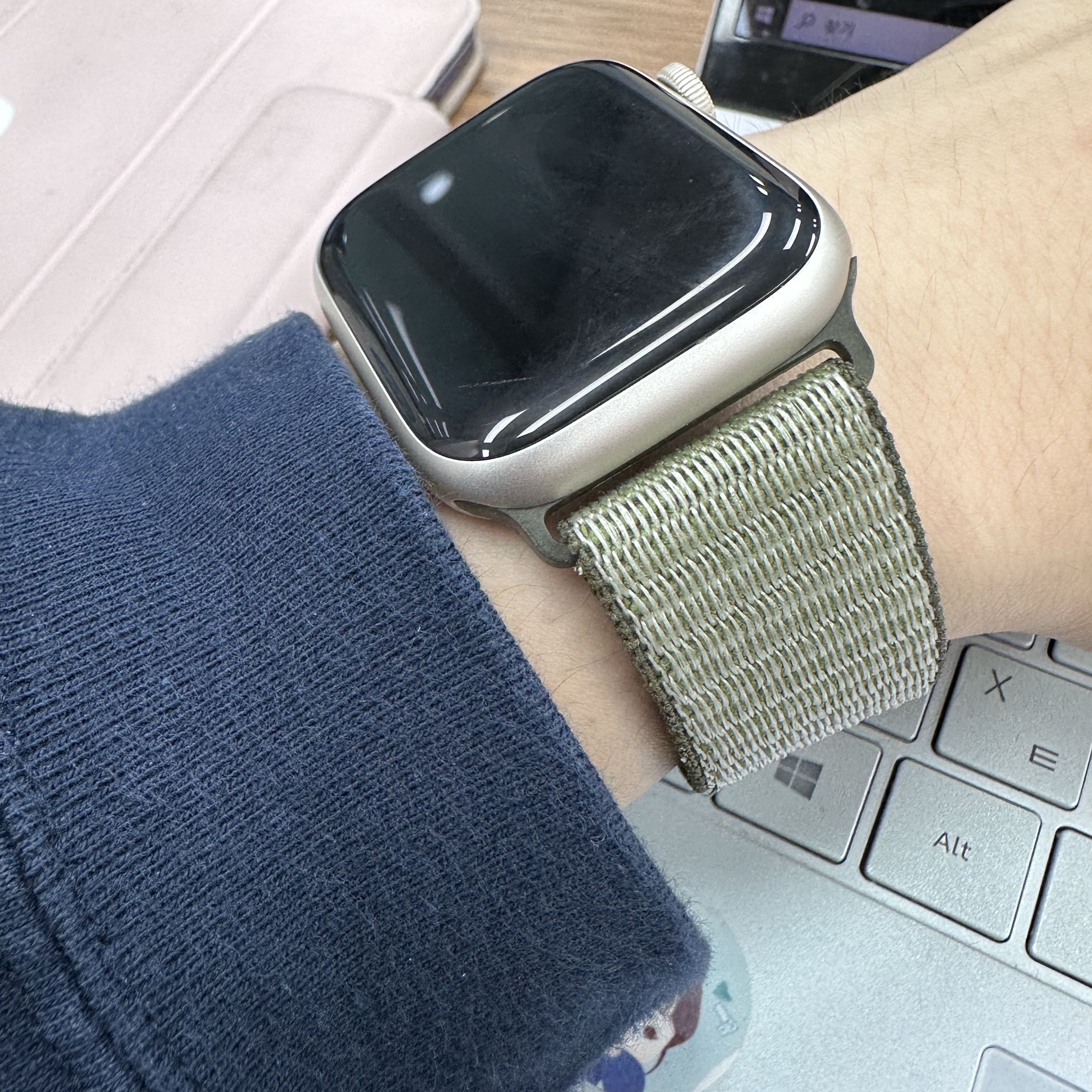Apple Watch Series 7 45mm Cellular Starlight Aluminum Case with Sport Band Starlight (Korean Ver.) 착용 스타일