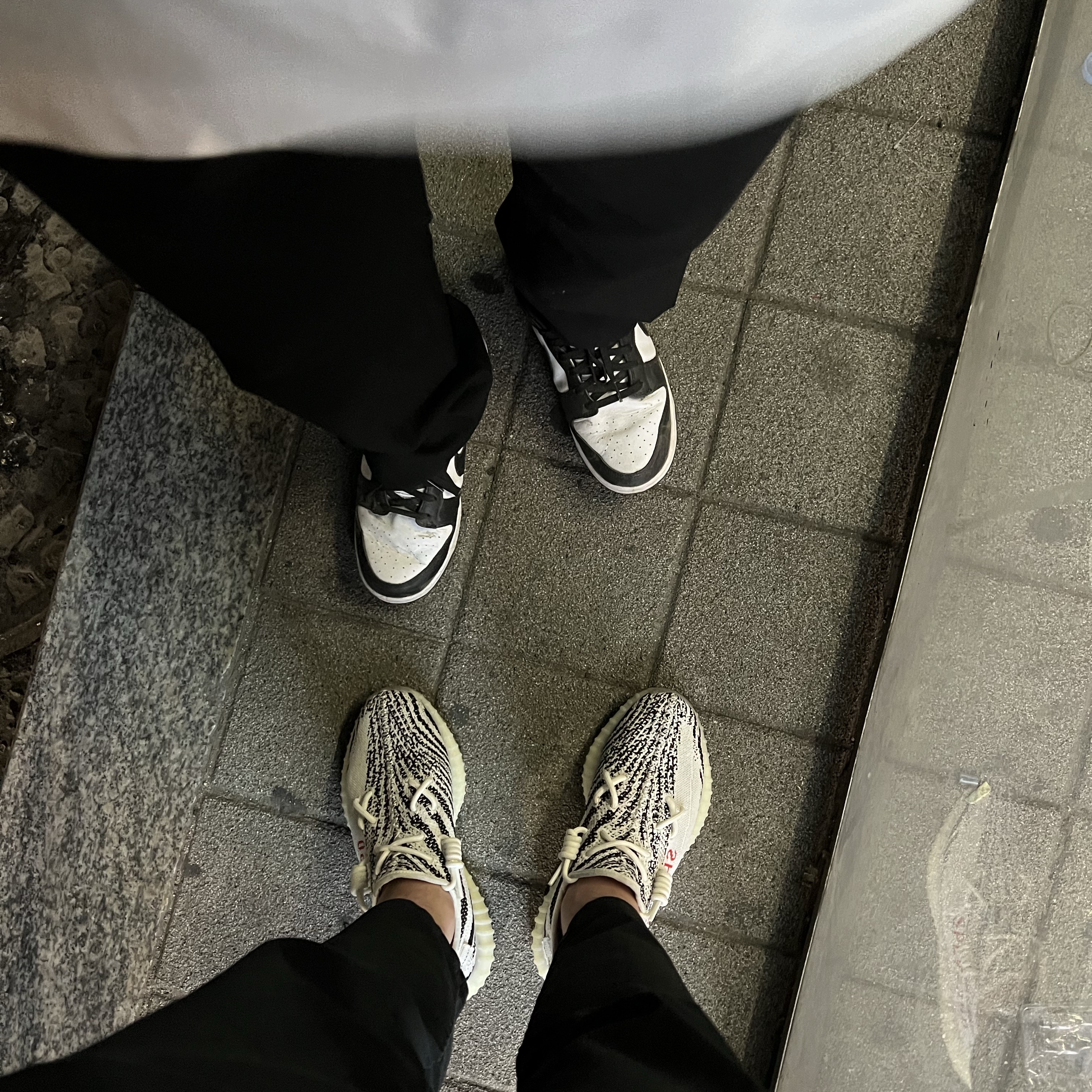 Adidas Yeezy Boost 350 V2 Zebra 2017/2019/2020 착용 스타일