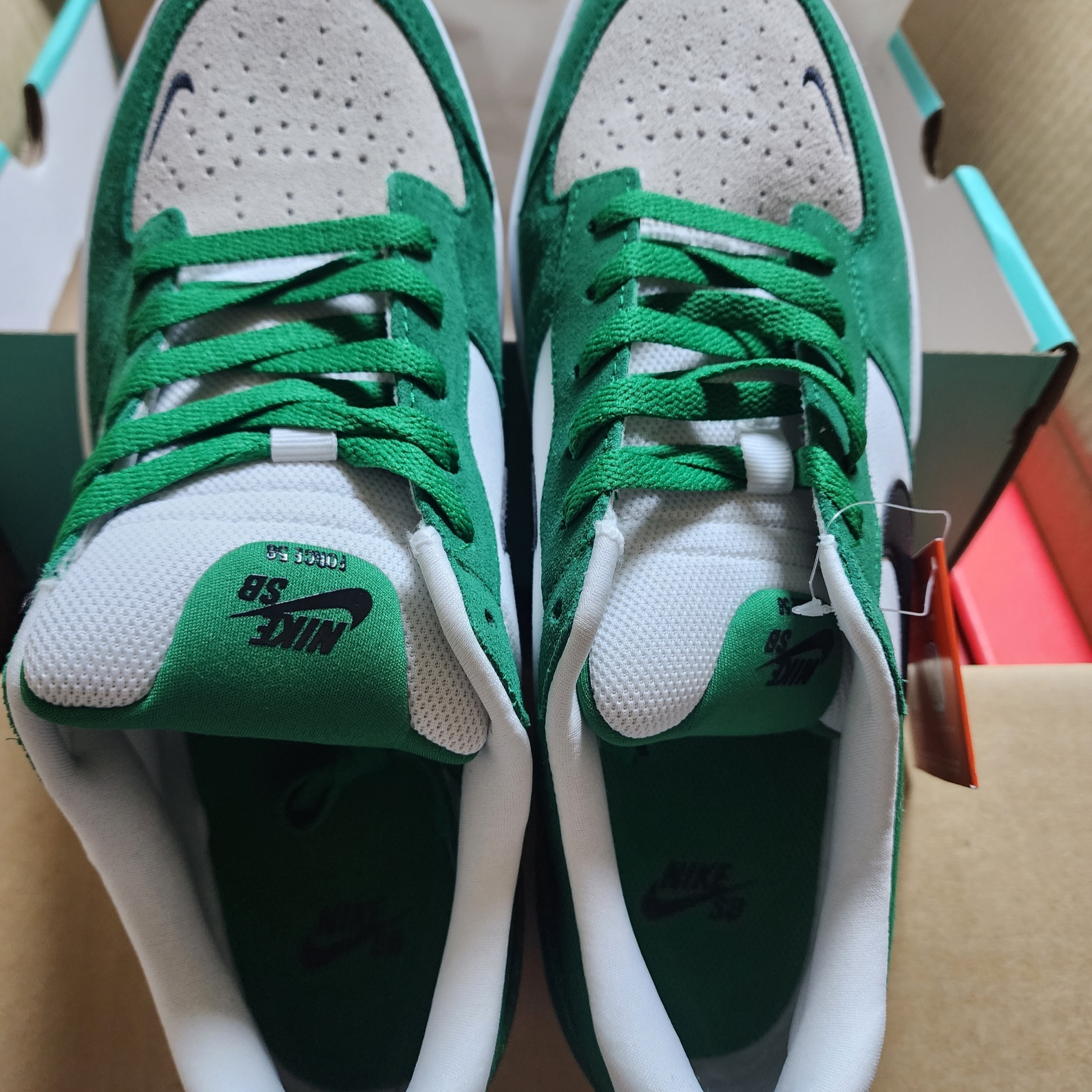 Nike SB Force 58 University Gold Black 착용 스타일 - 2